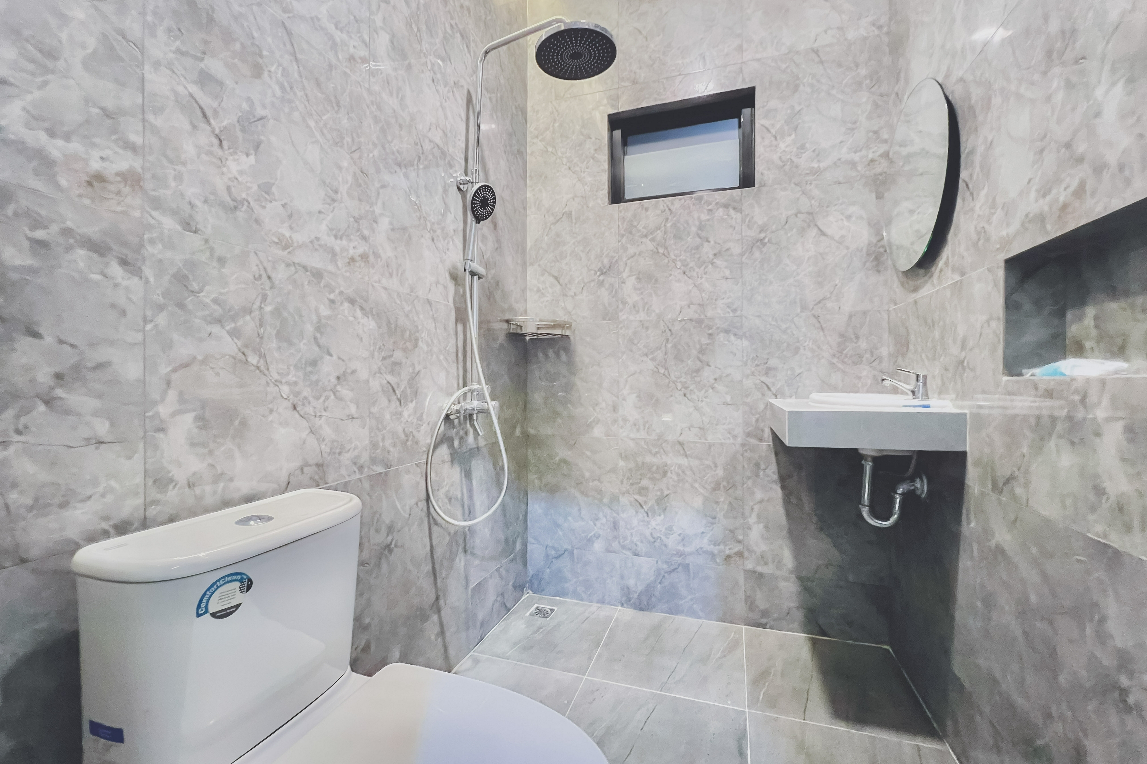 Bathroom 2, SANS Vibes Anggrek Residence Medan, Medan