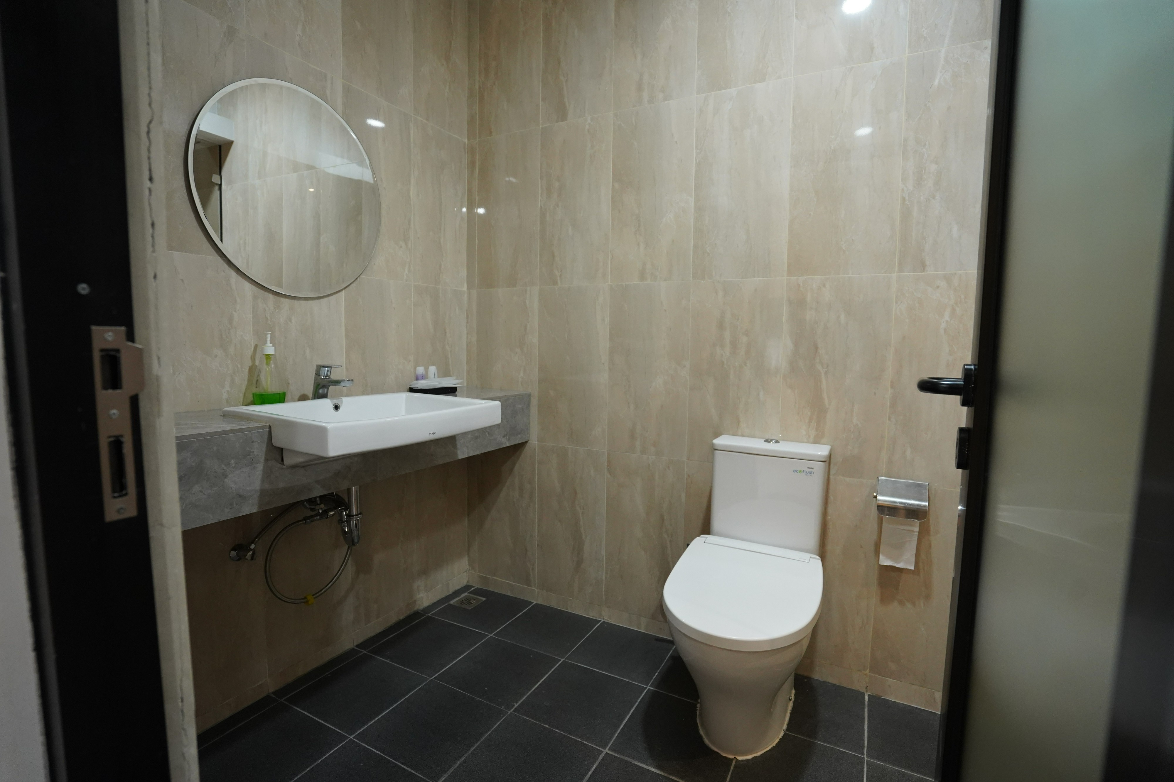 Bathroom 1, The W Residence, Jakarta Selatan