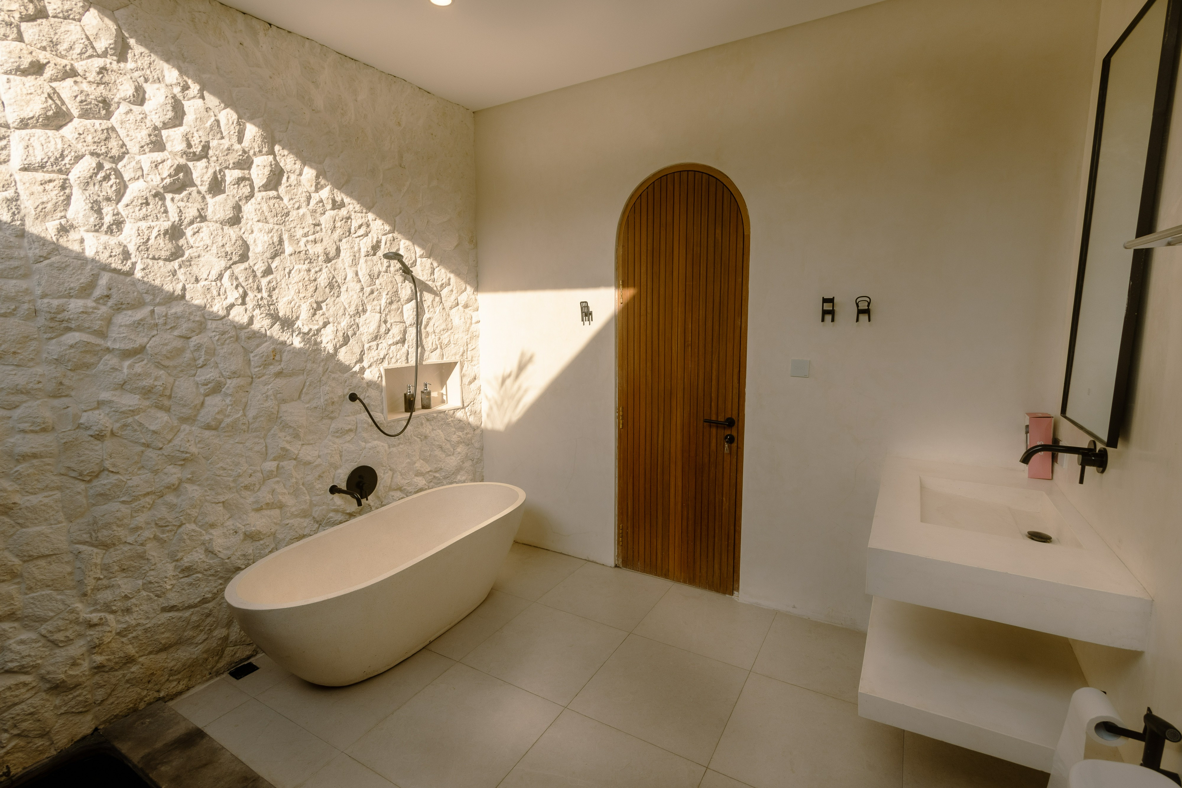 Bathroom 5, Samastiti Bingin Villa, Badung