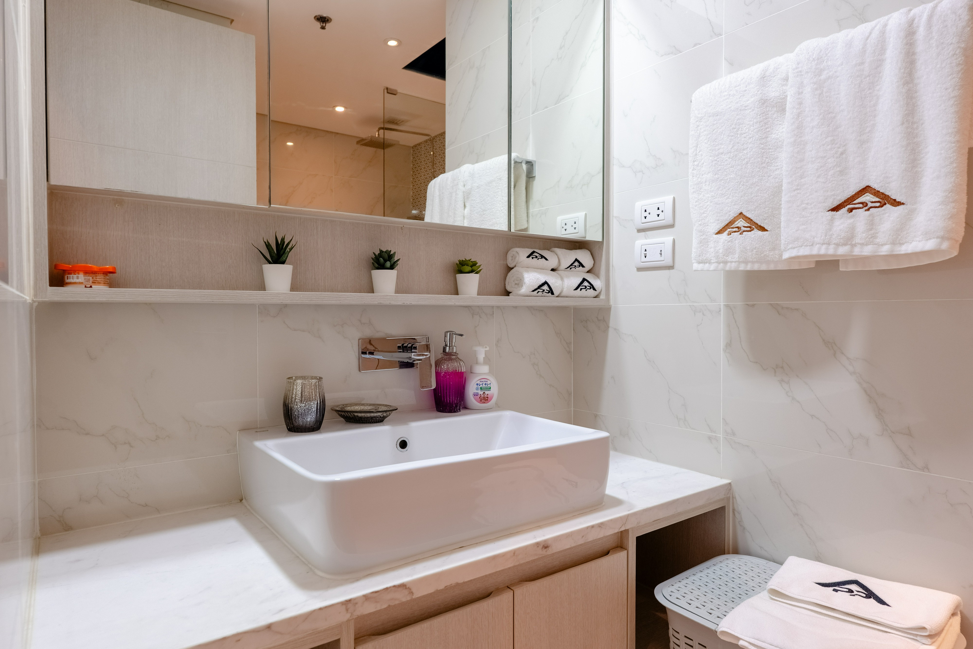 Bathroom 3, Stylish Cassia 2BR Apartment with Lake View, Pulau Phuket