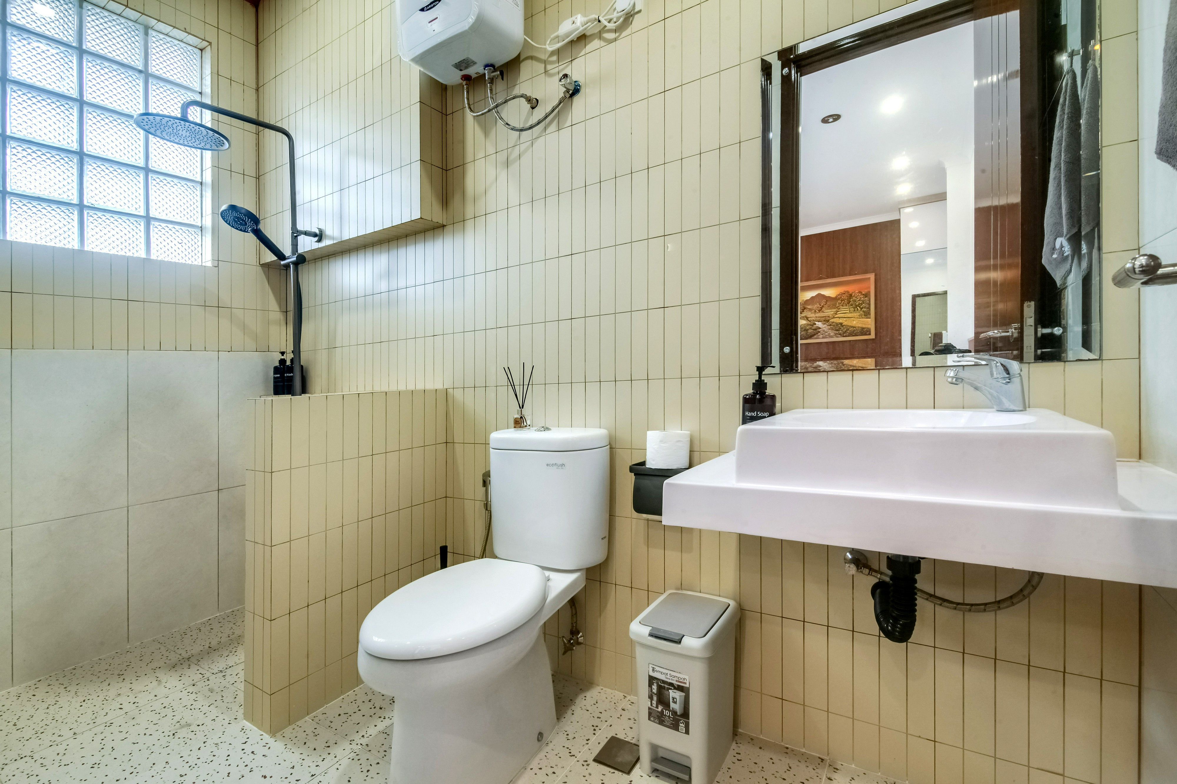 Bathroom 5, The Avani Villa by Kava Stay, Tangerang