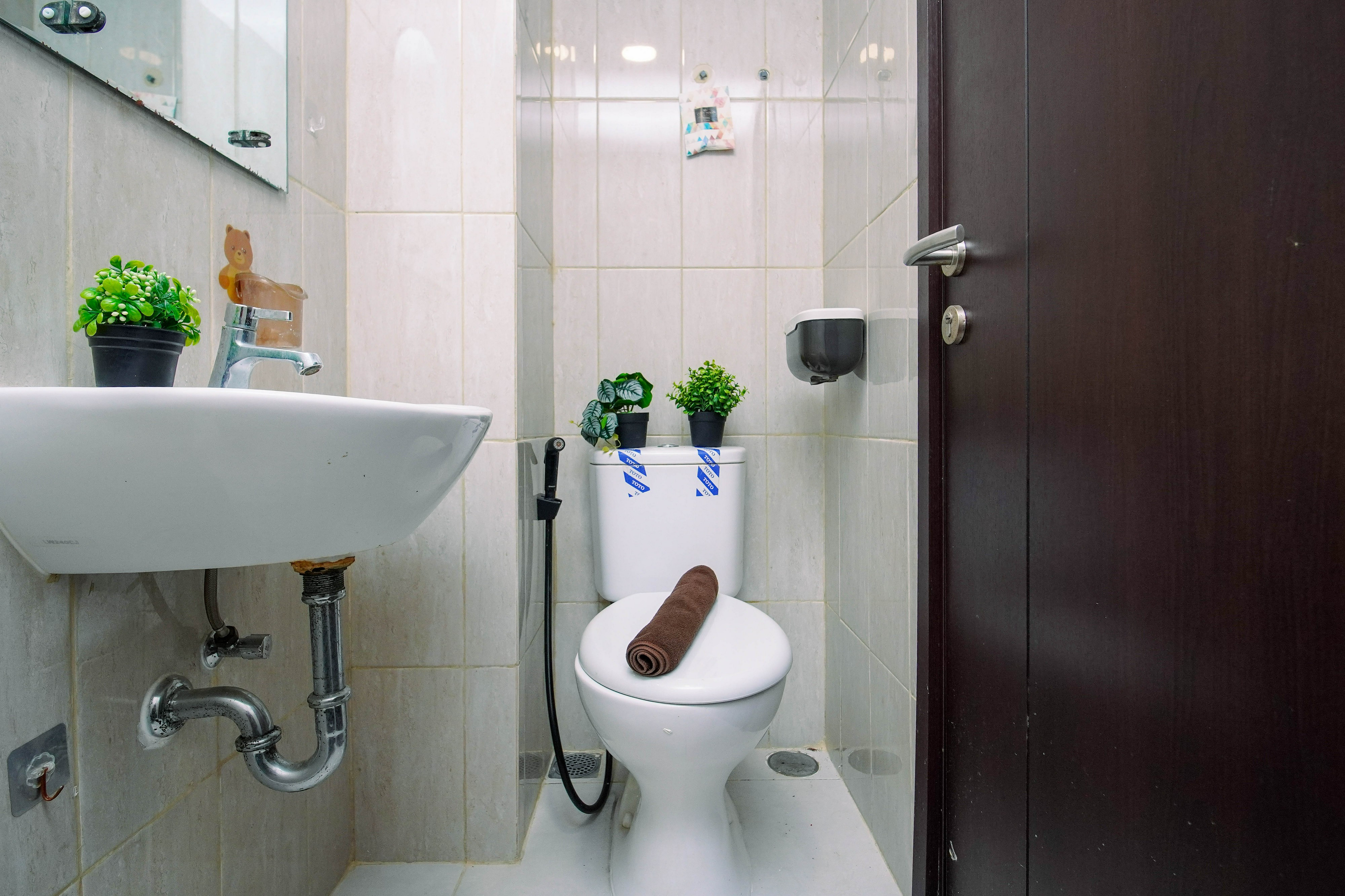 Bathroom 3, Minimalist Stylish Studio Apartment Citra Living By Travelio, Jakarta Barat