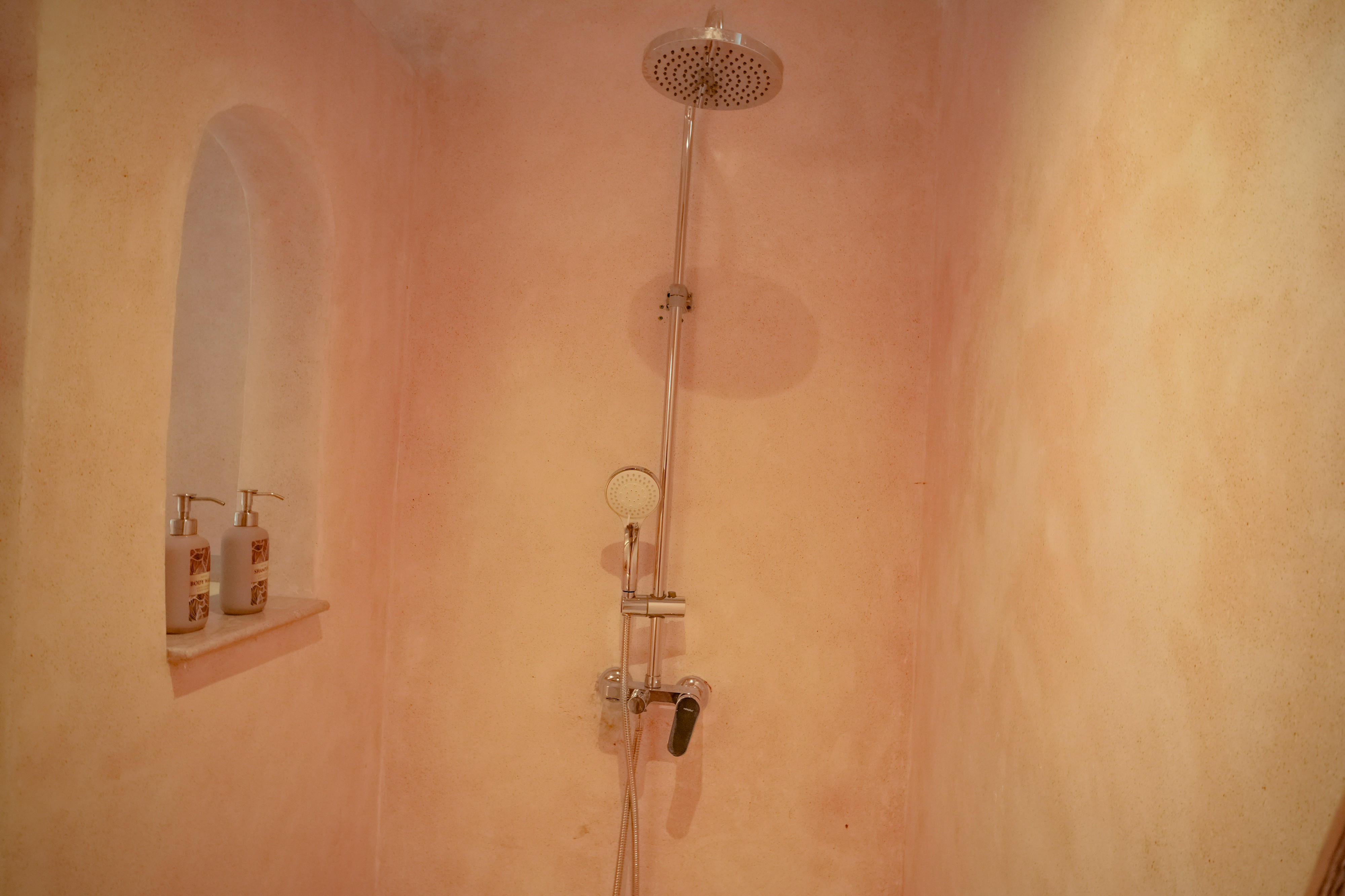 Bathroom 4, Hu'u Beach Front Hotel, Lombok