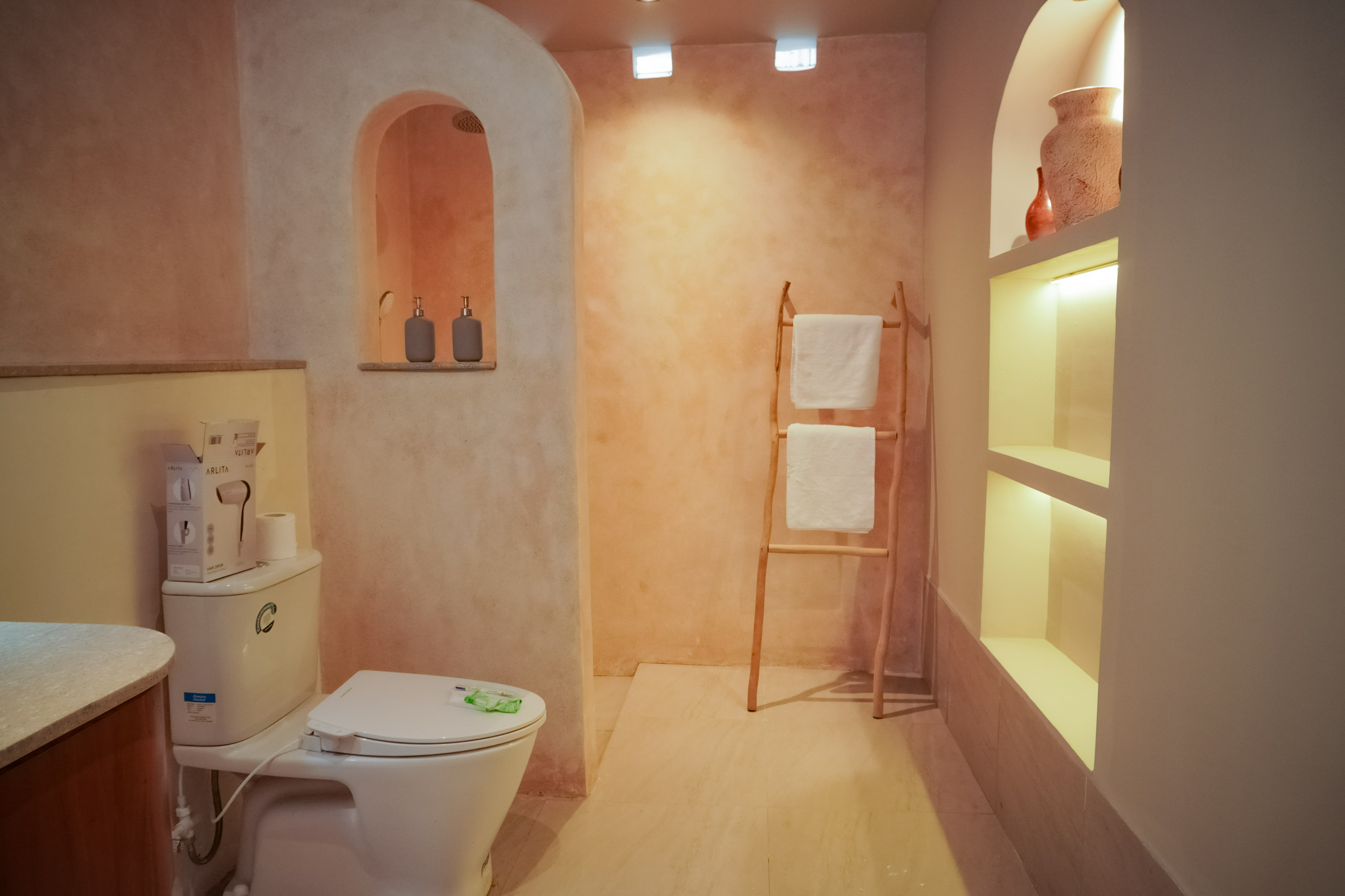 Bathroom 5, Hu'u Beach Front Hotel, Lombok