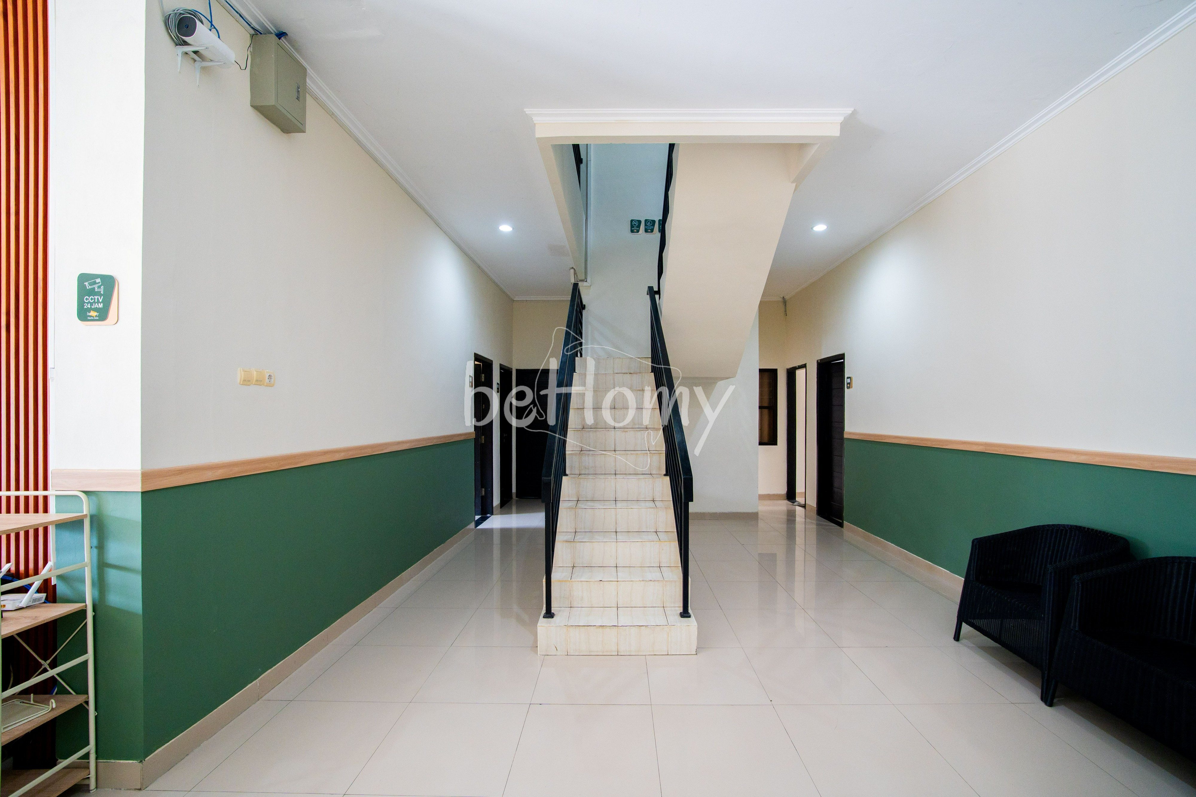 Hallway, Behomy Harlin Solo, Solo