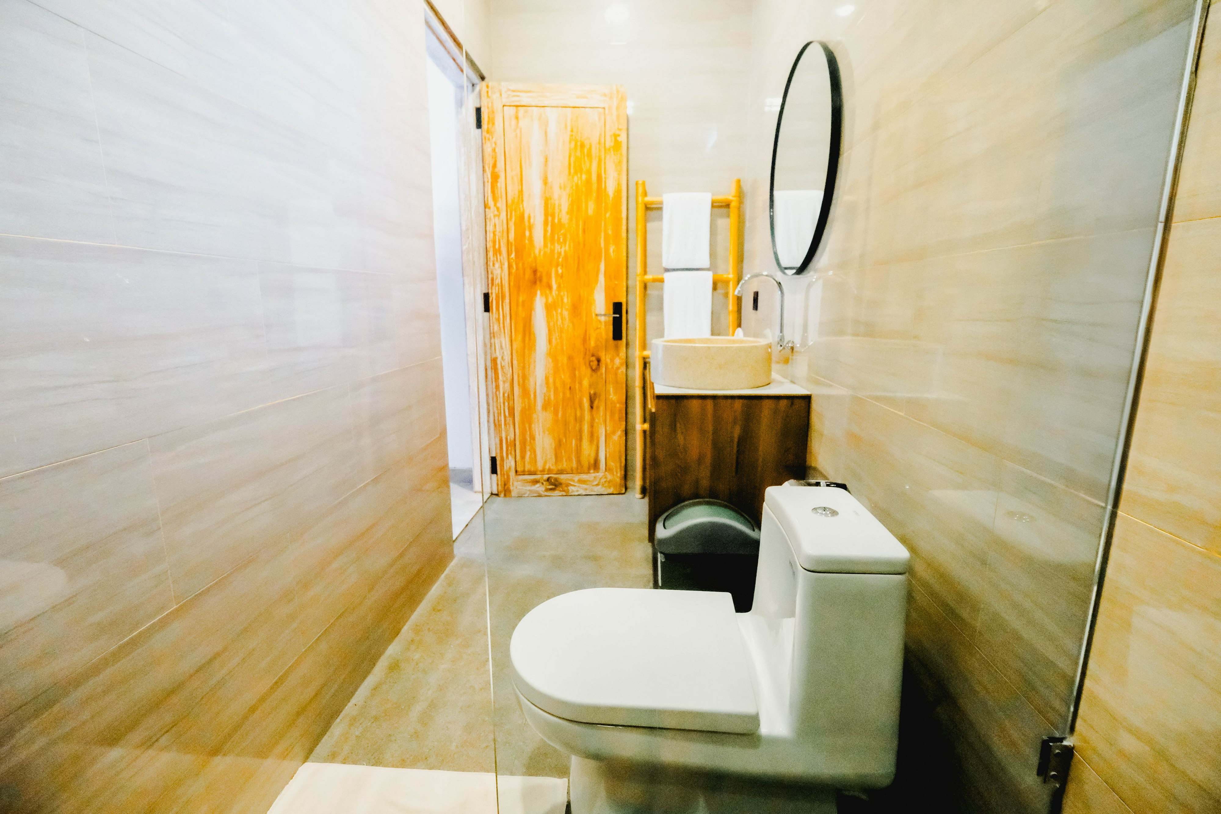 Bathroom 4, Queenara Local House, Badung