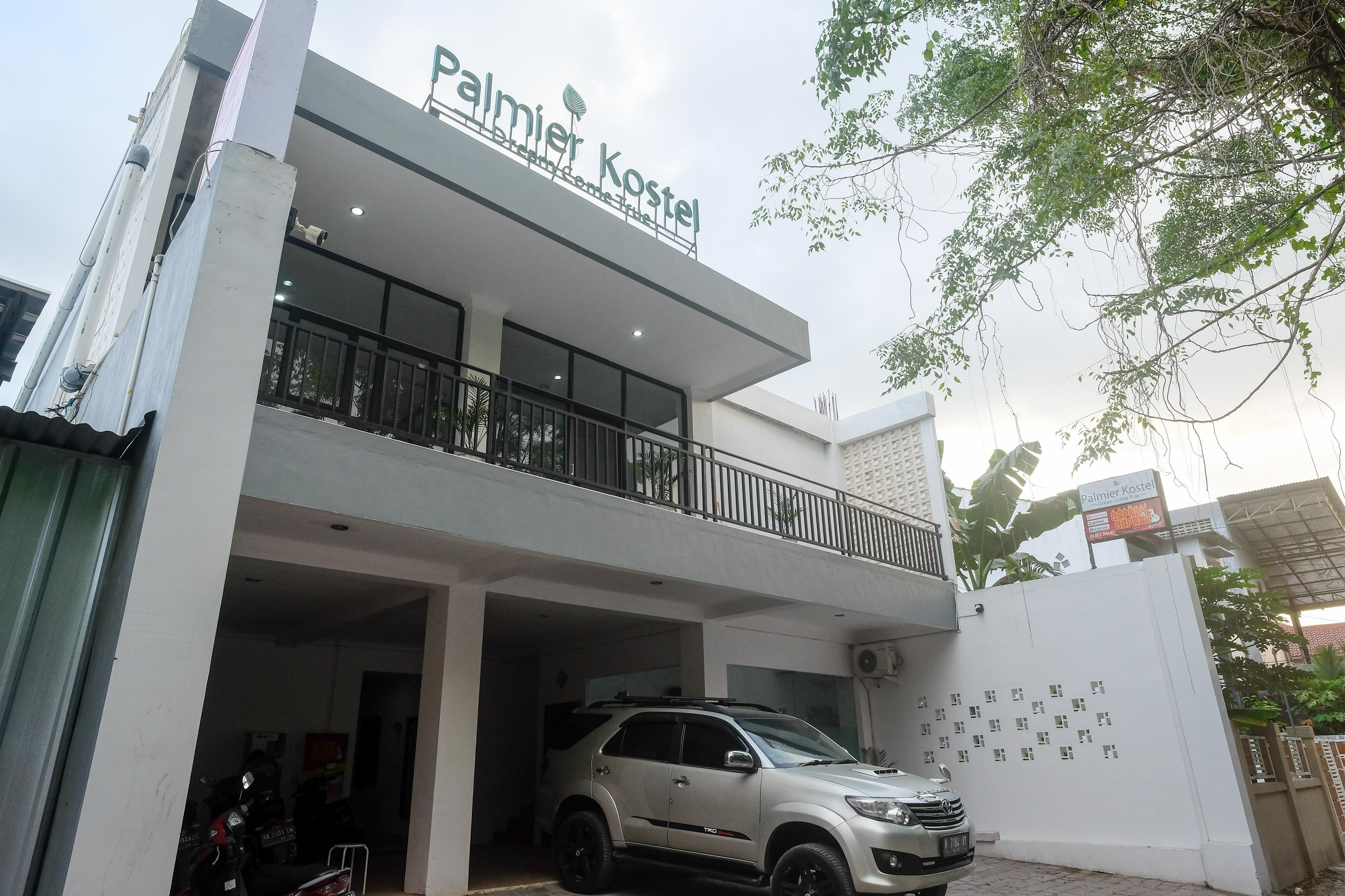 Exterior & Views