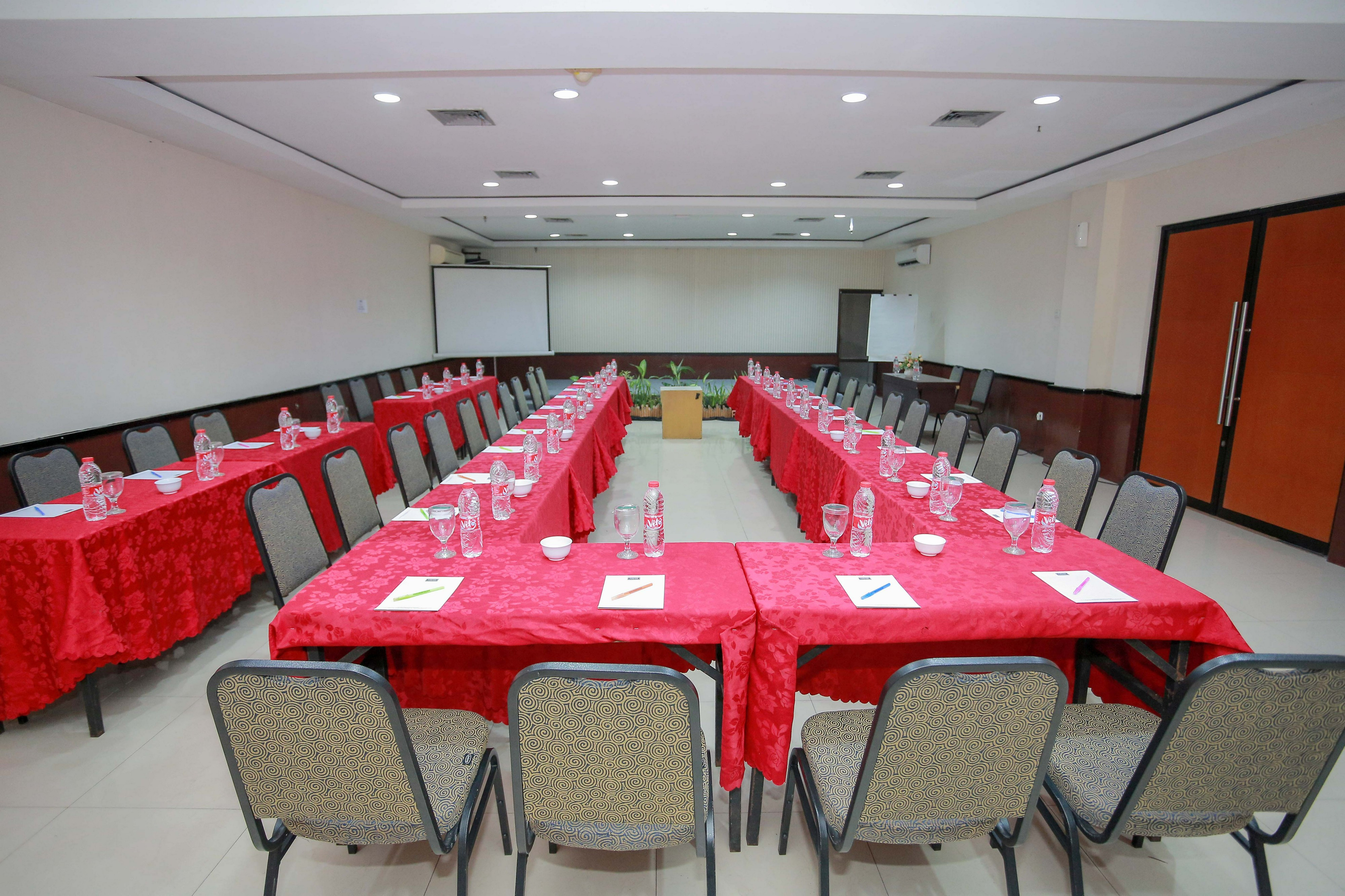 Business Facilities 5, Parkside Mandarin Hotel Pekalongan, Pekalongan