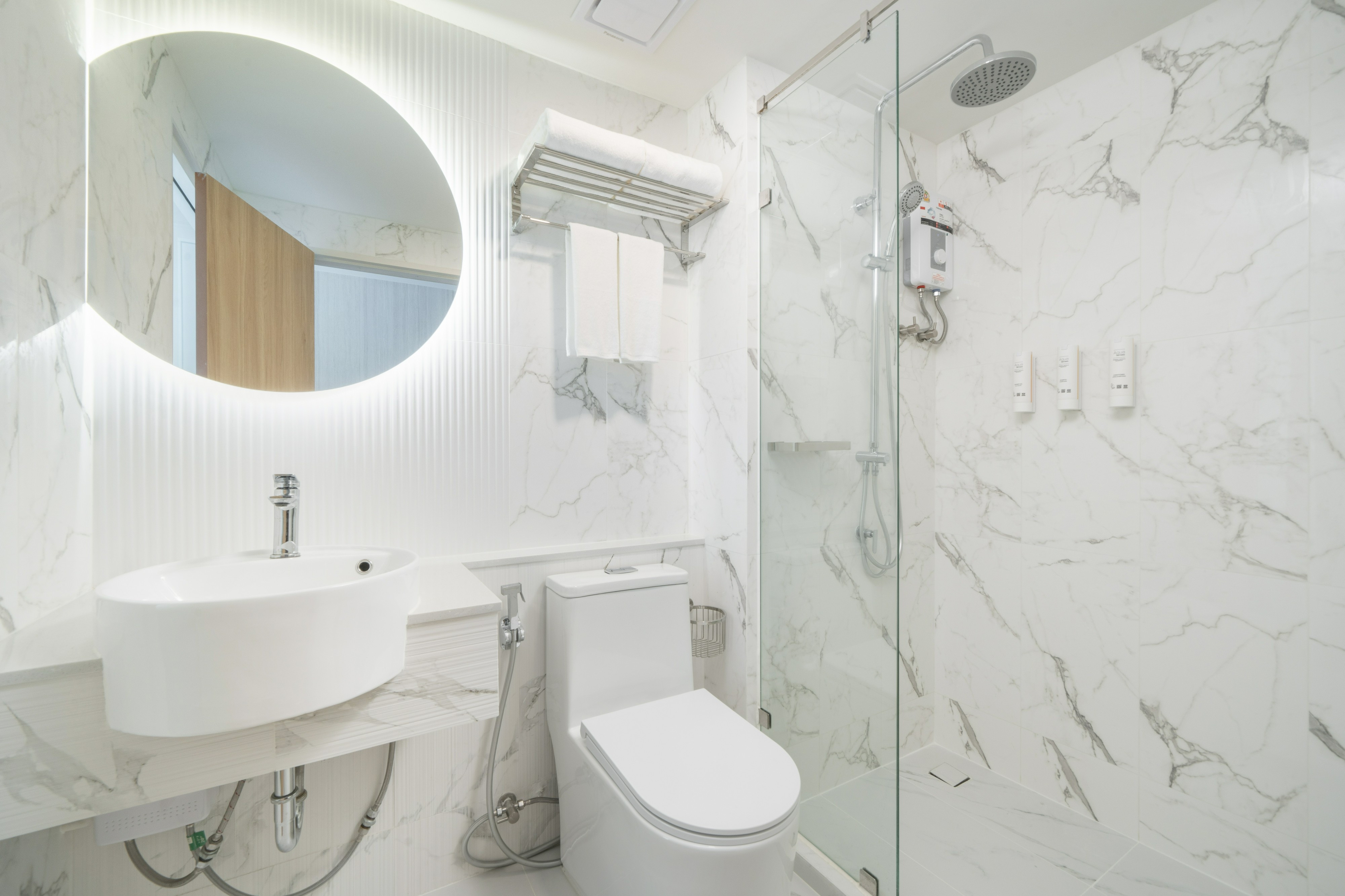 Bathroom 5, SureStay by Best Western Siriraj Bangkok, Bangkok Noi