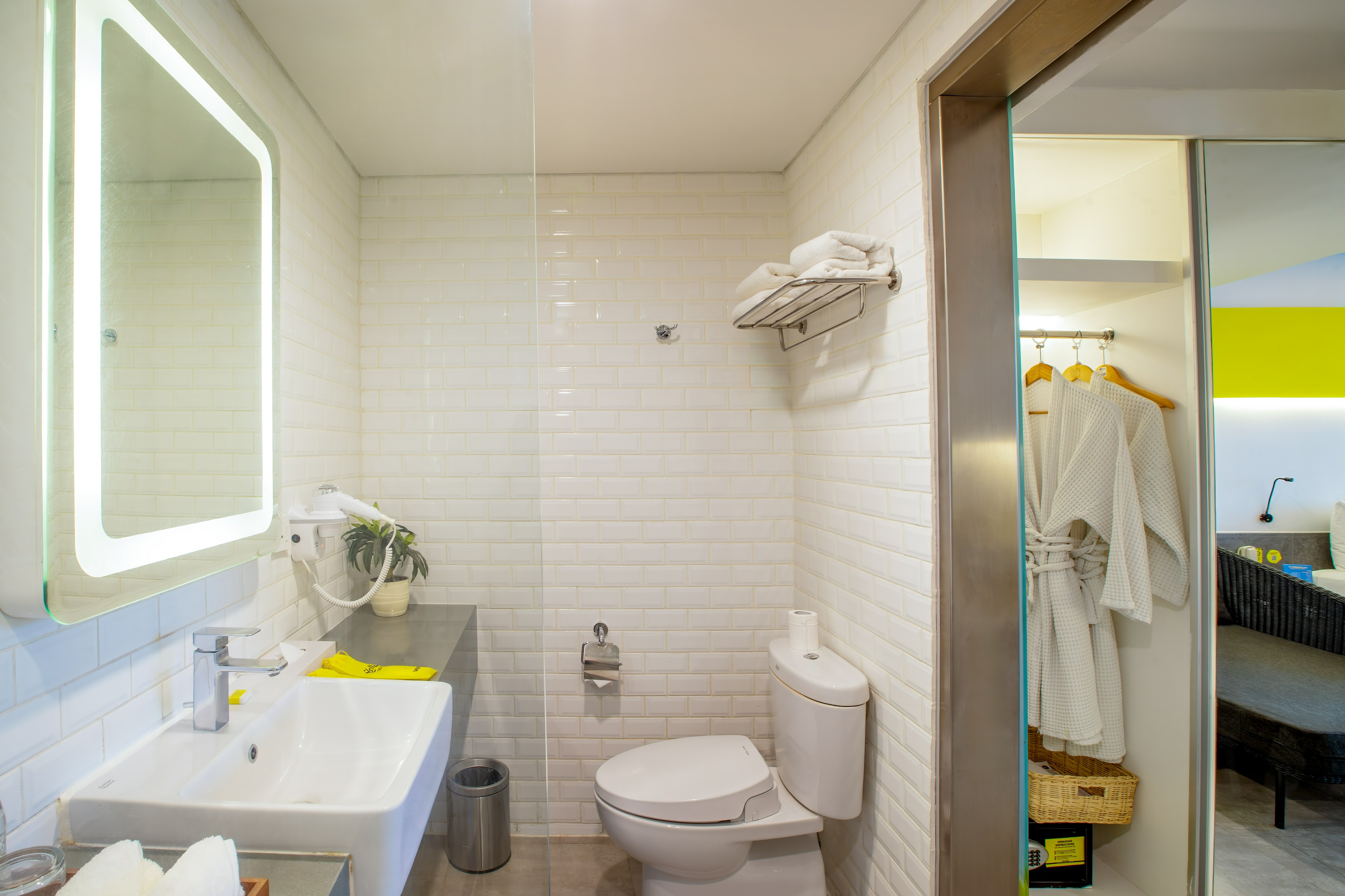 Bathroom 4, YELLO Hotel Paskal Bandung, Bandung