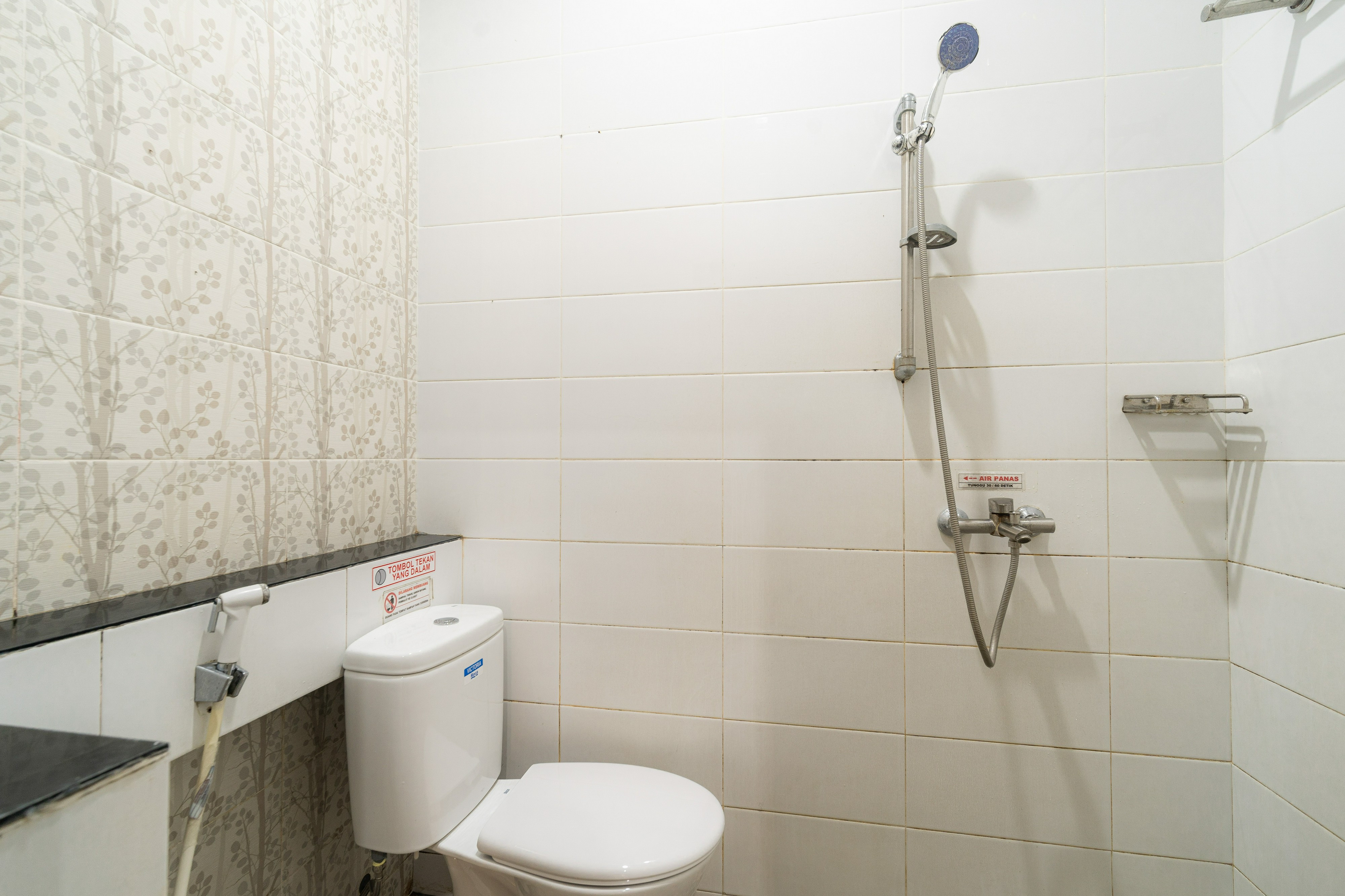 Bathroom 4, Urbanview Java Living Sigura Gura, Malang