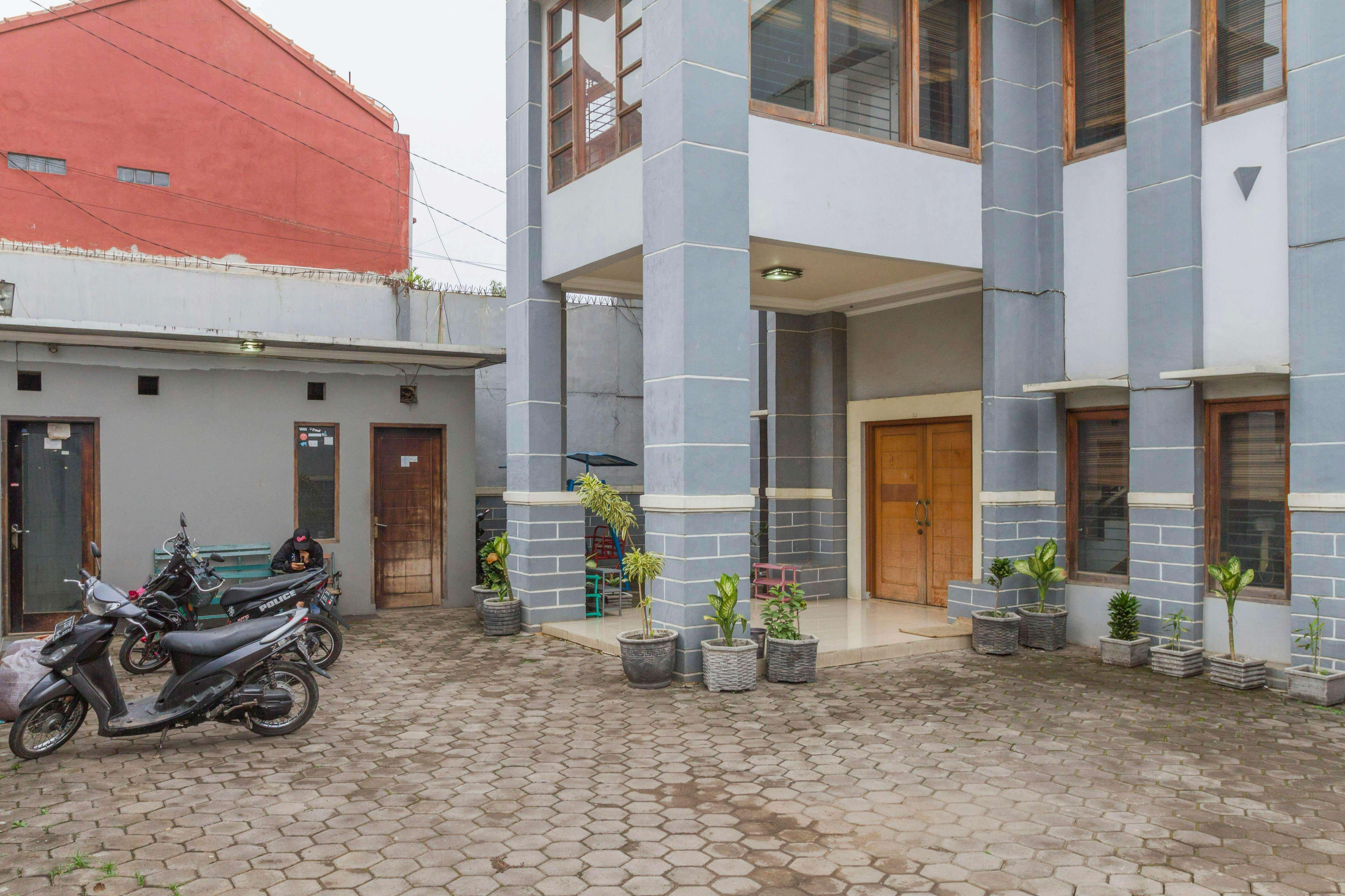 Exterior & Views 2, RedDoorz near Jatinangor Town Square, Sumedang