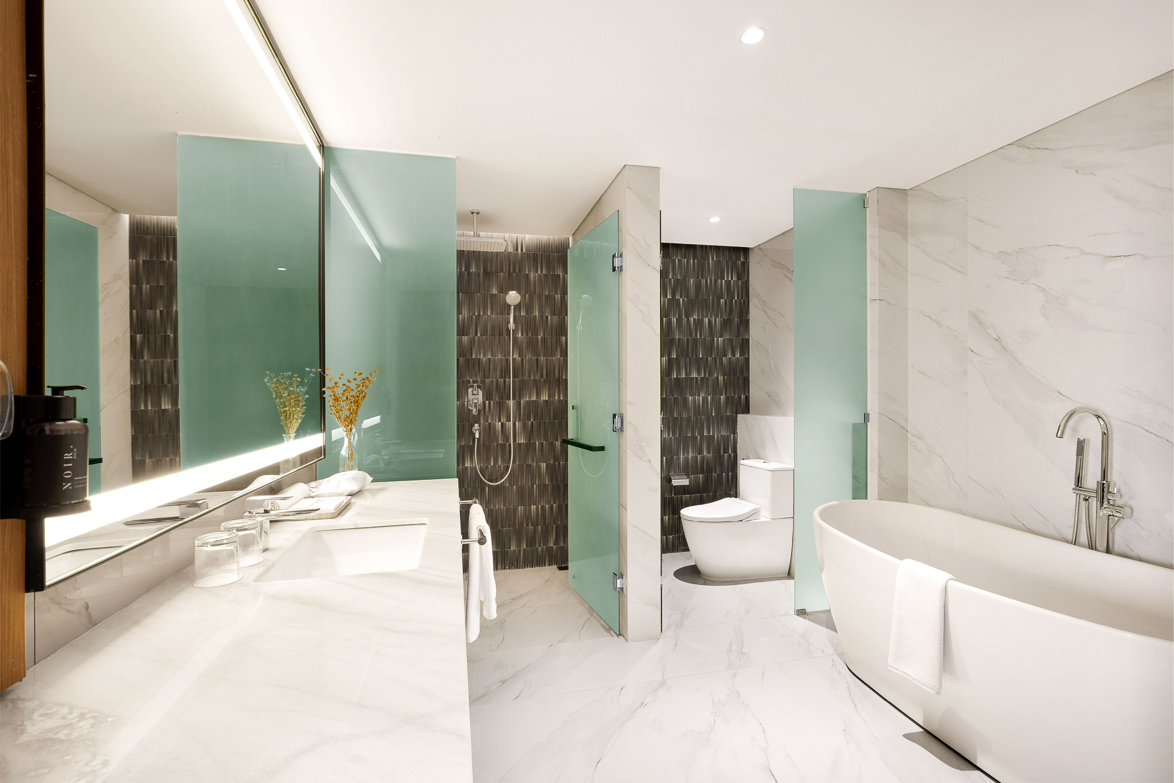 Bathroom 5, Oakwood Yogyakarta, Yogyakarta