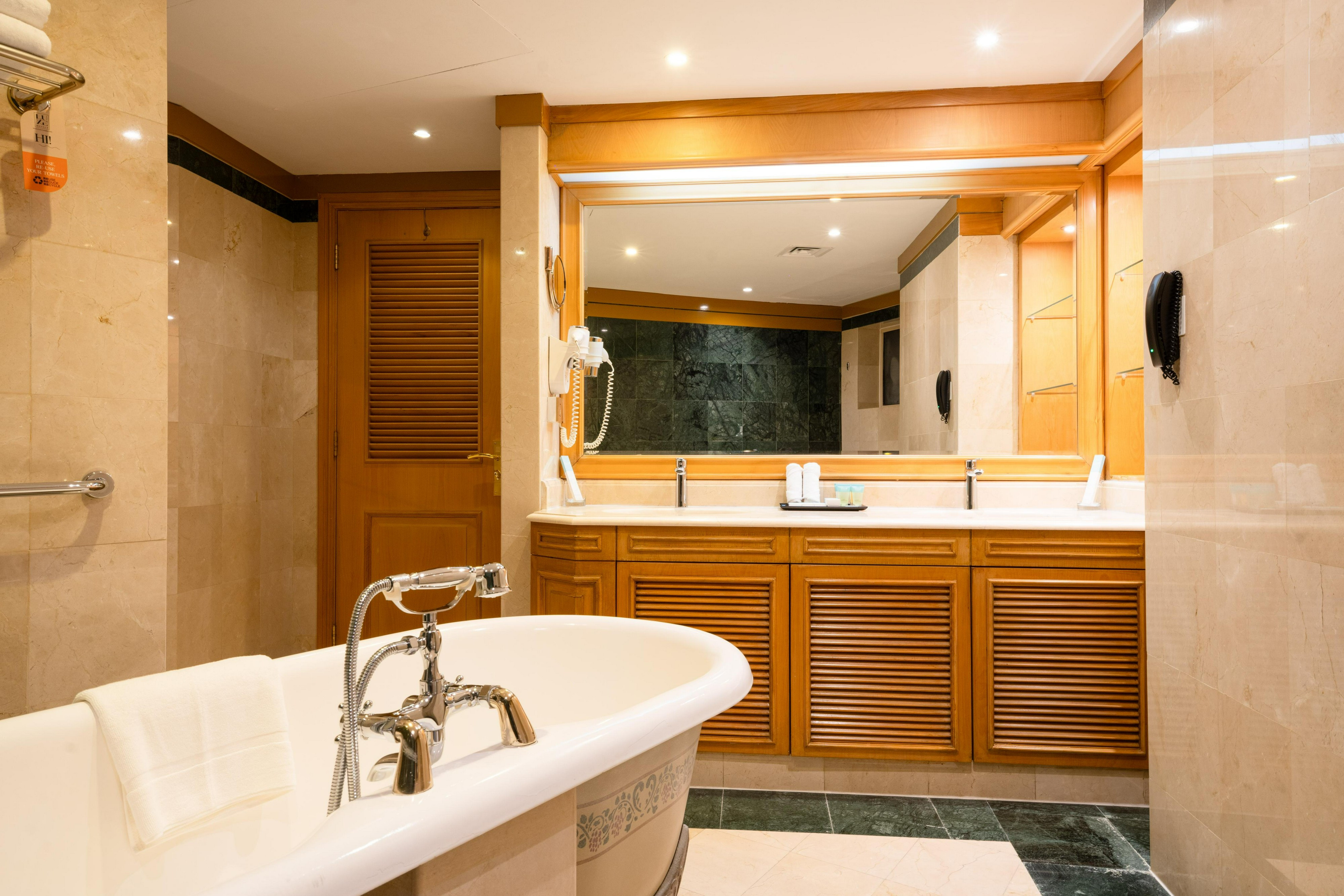 Bathroom 5, Luxe Avenue Hotel, Dubai