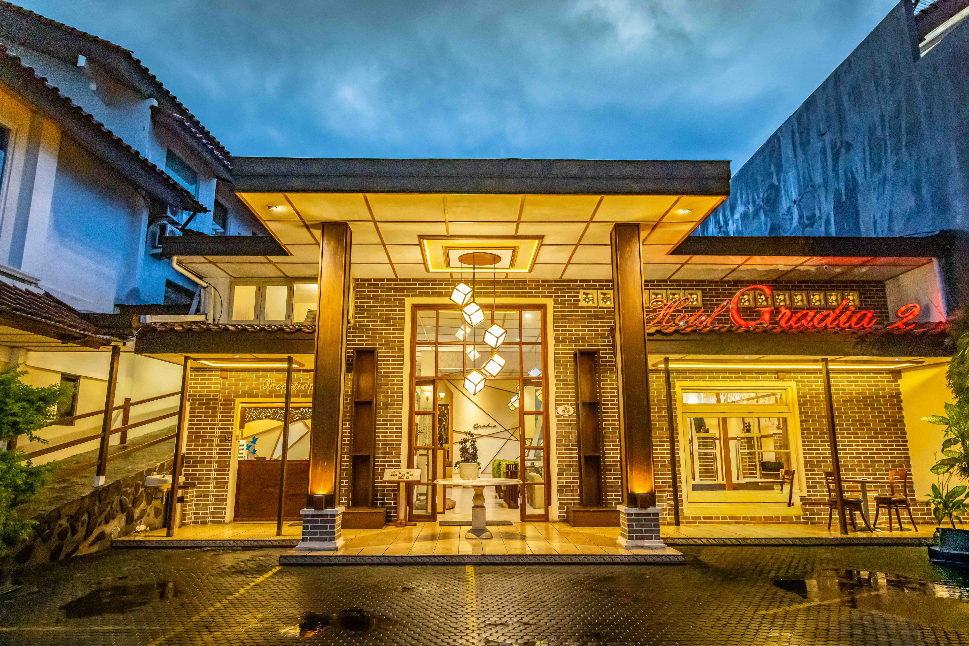 Exterior & Views 2, Family Hotel Gradia 2, Malang