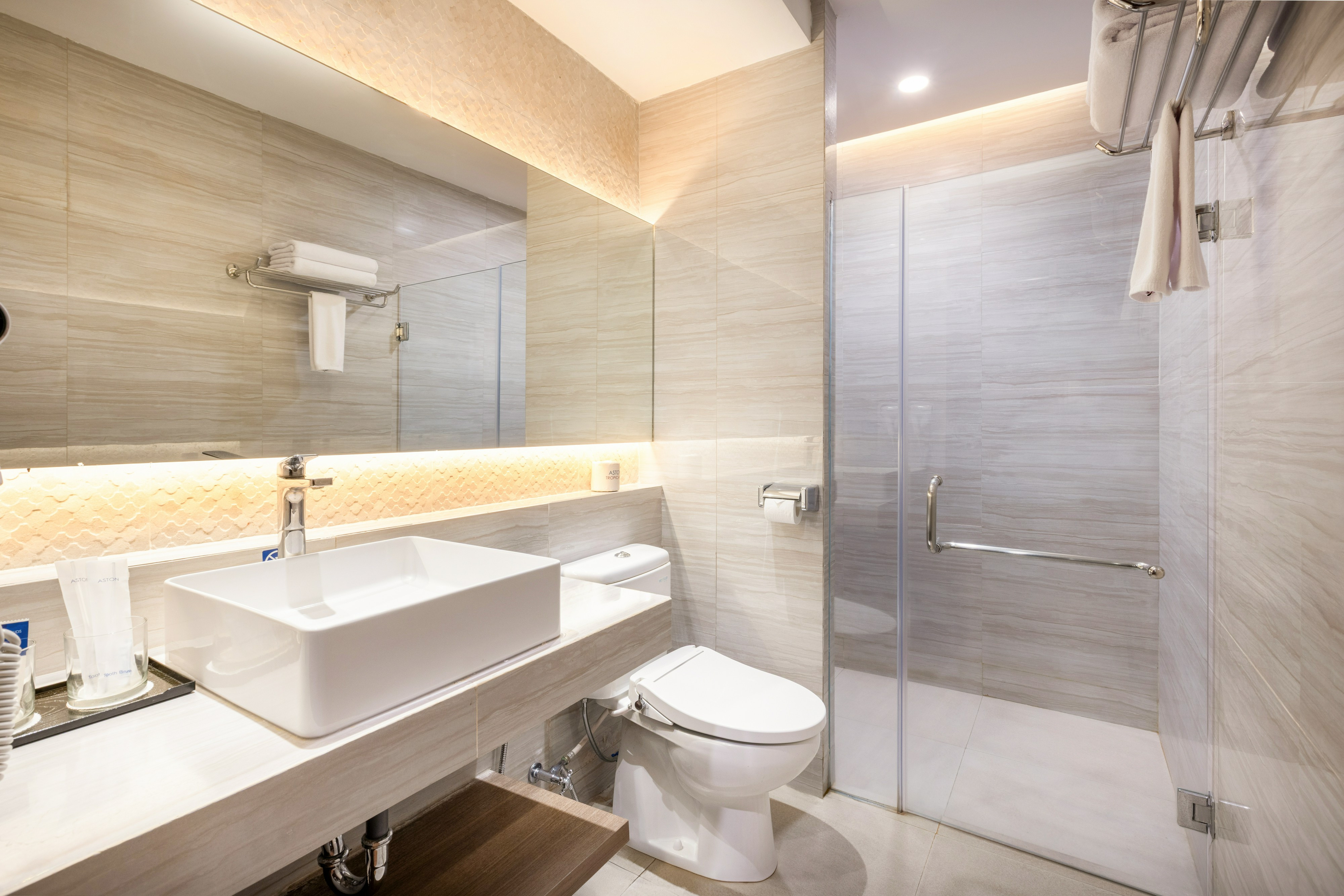 Bathroom 5, Aston Tropicana, Bandung