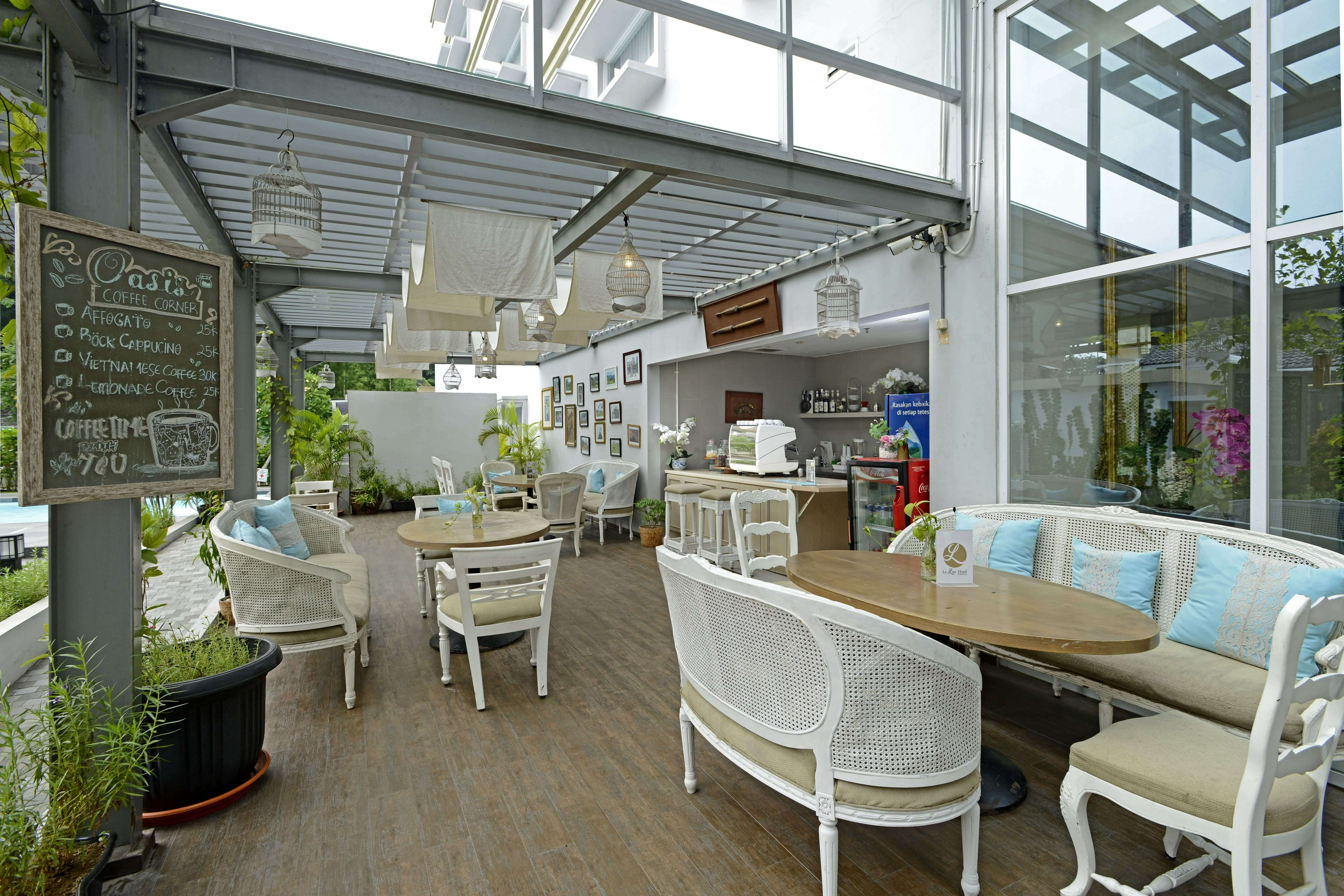 Restaurant 4, La Lisa Hotel by ARTOTEL, Surabaya