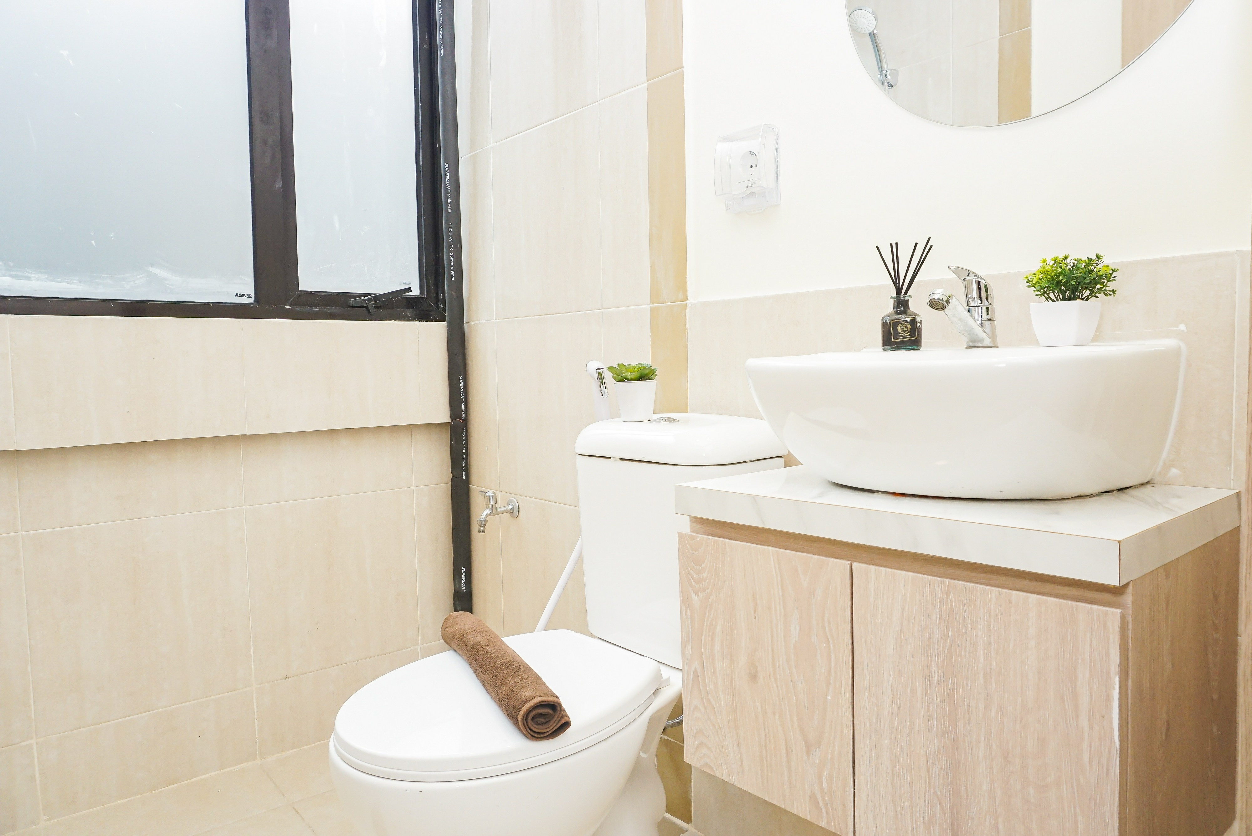 Bathroom 2, Bright Nice 2BR at Apartment Meikarta District 1 By Travelio, Cikarang