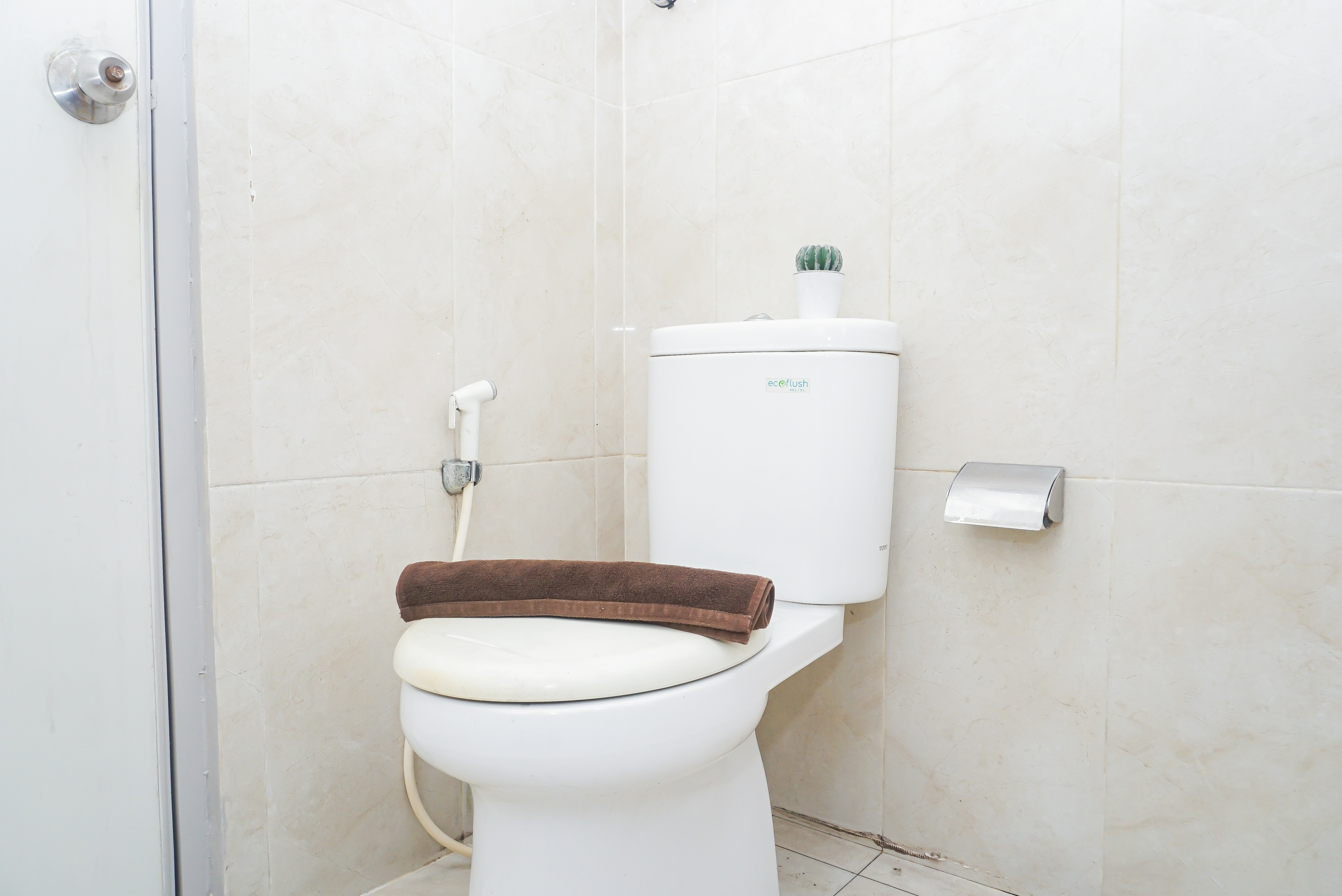 Bathroom 3, Good Warm Studio Room at Apartment Metropark Condominium Jababeka By Travelio, Cikarang
