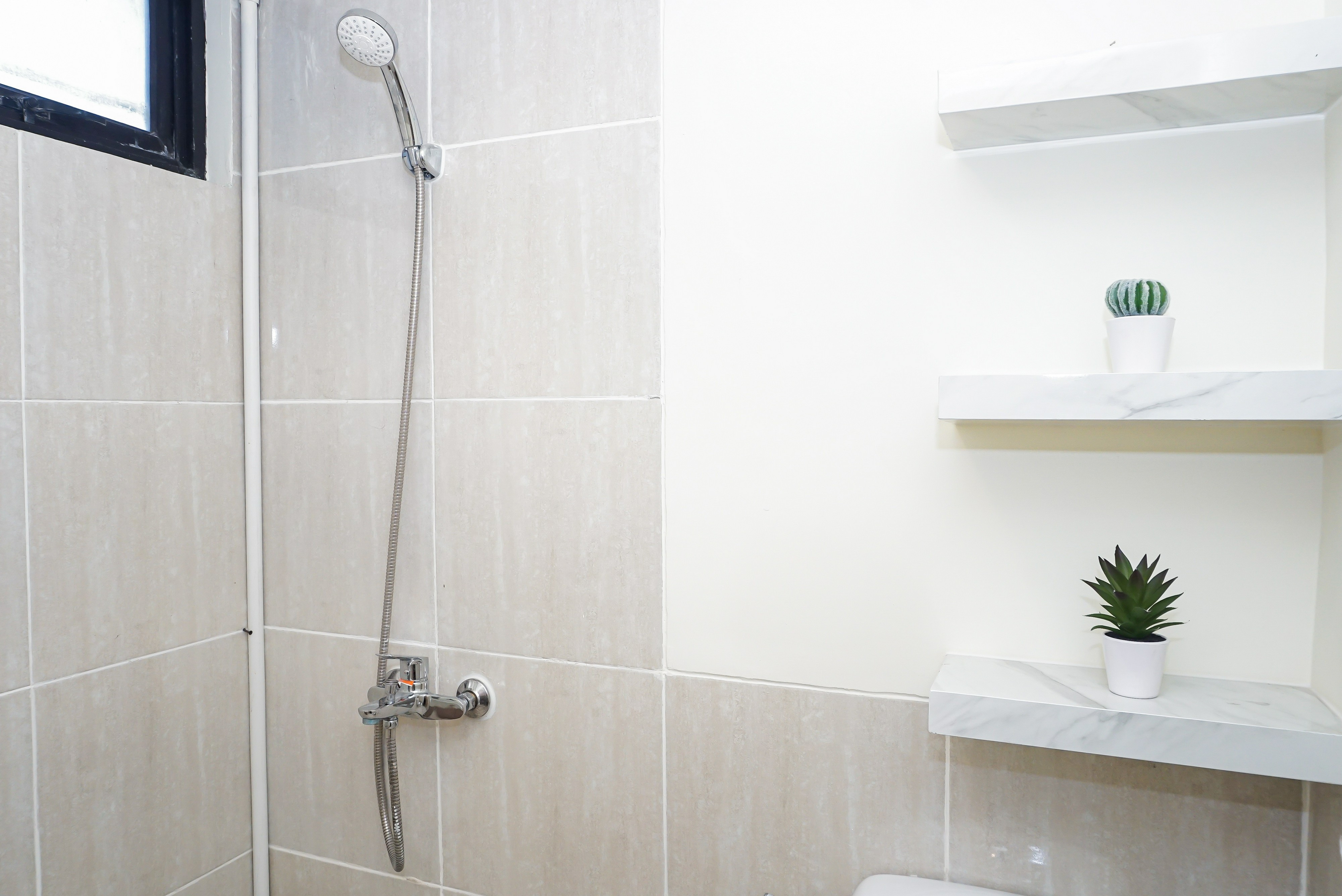 Bathroom 4, Restful Stay in 2BR at Apartment Meikarta District 2 By Travelio, Cikarang