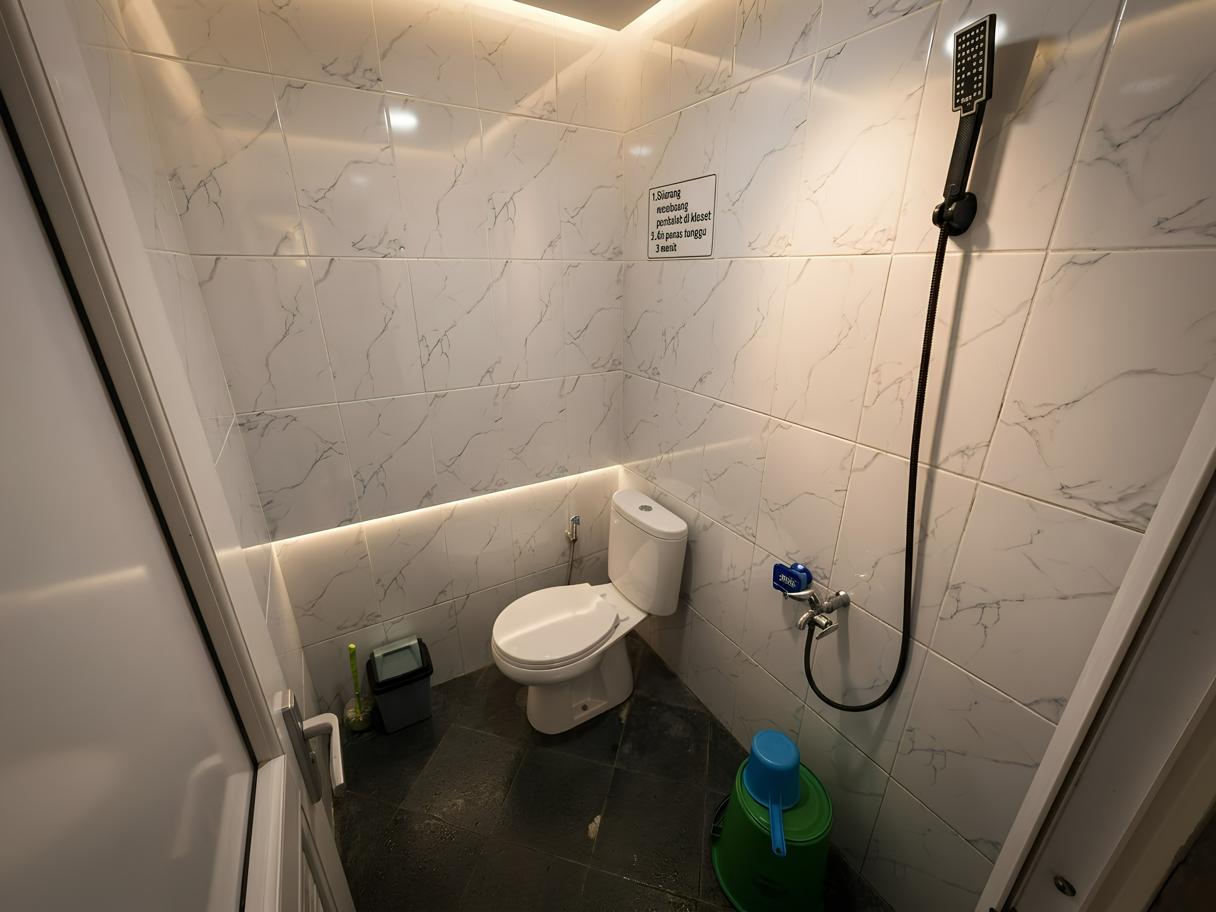 Bathroom, Glamping Bumwa Syariah By Expert, Karanganyar