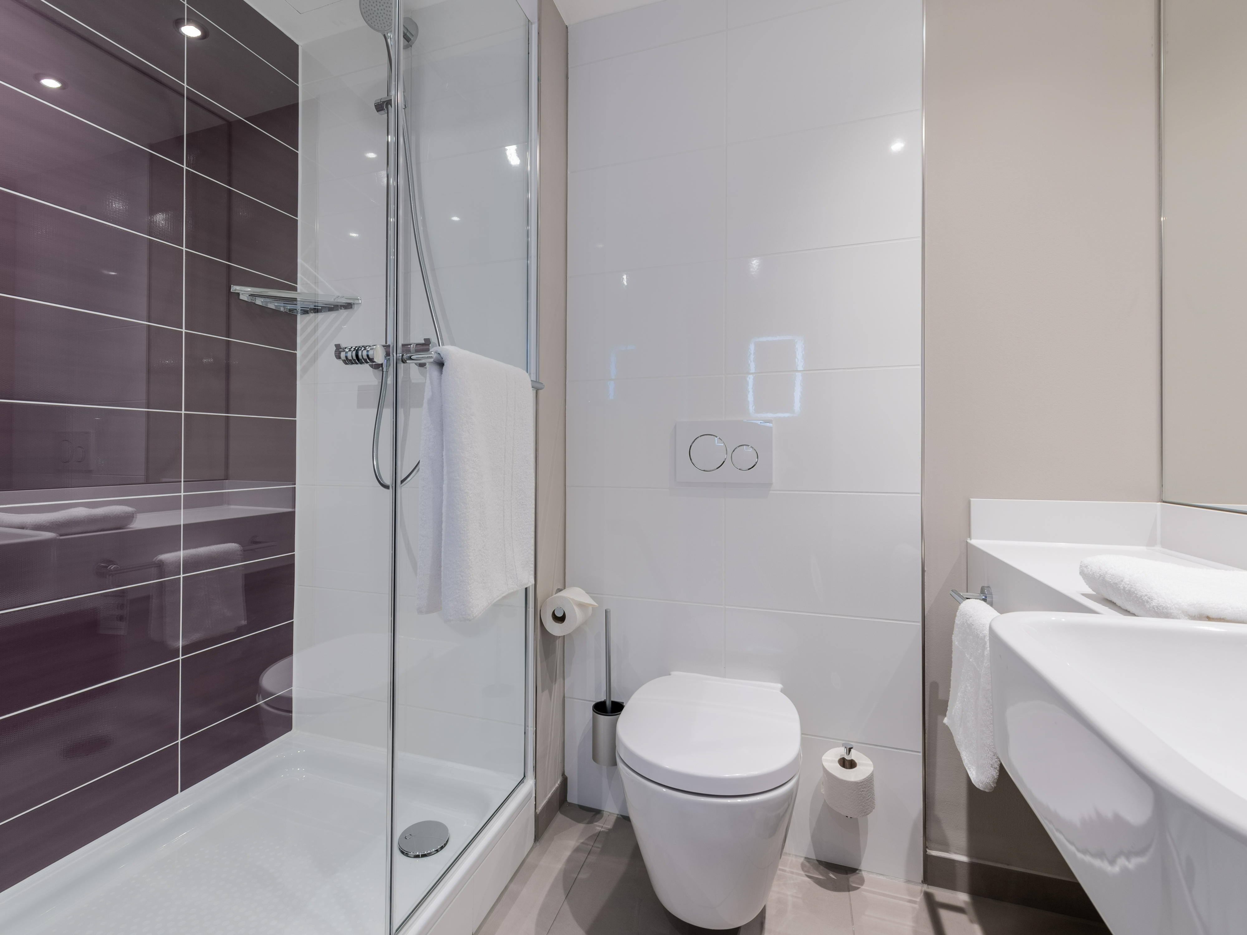 Bathroom 5, Premier Inn Muenchen City - Zentrum, München