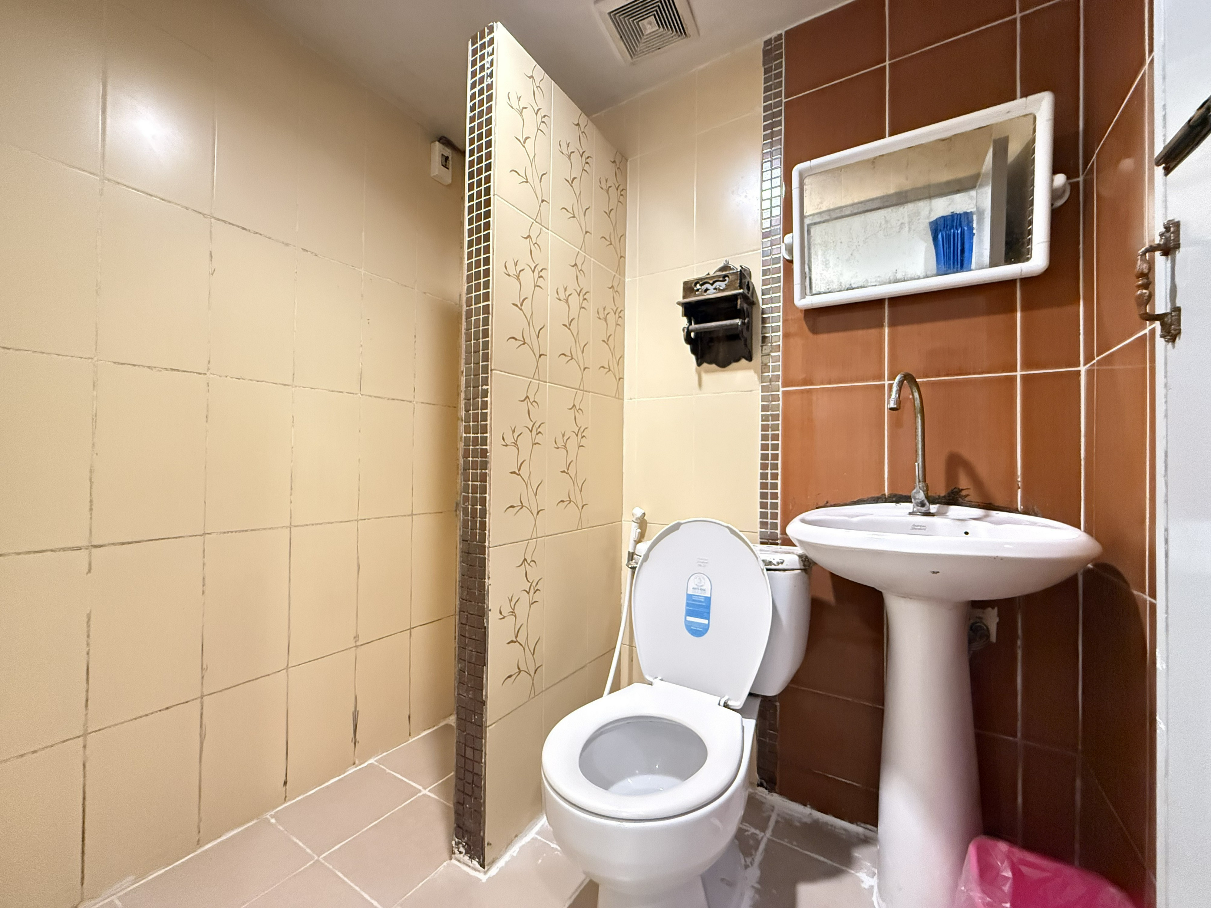Bathroom 4, Kelly Hotel Bangsean, Muang Chon Buri