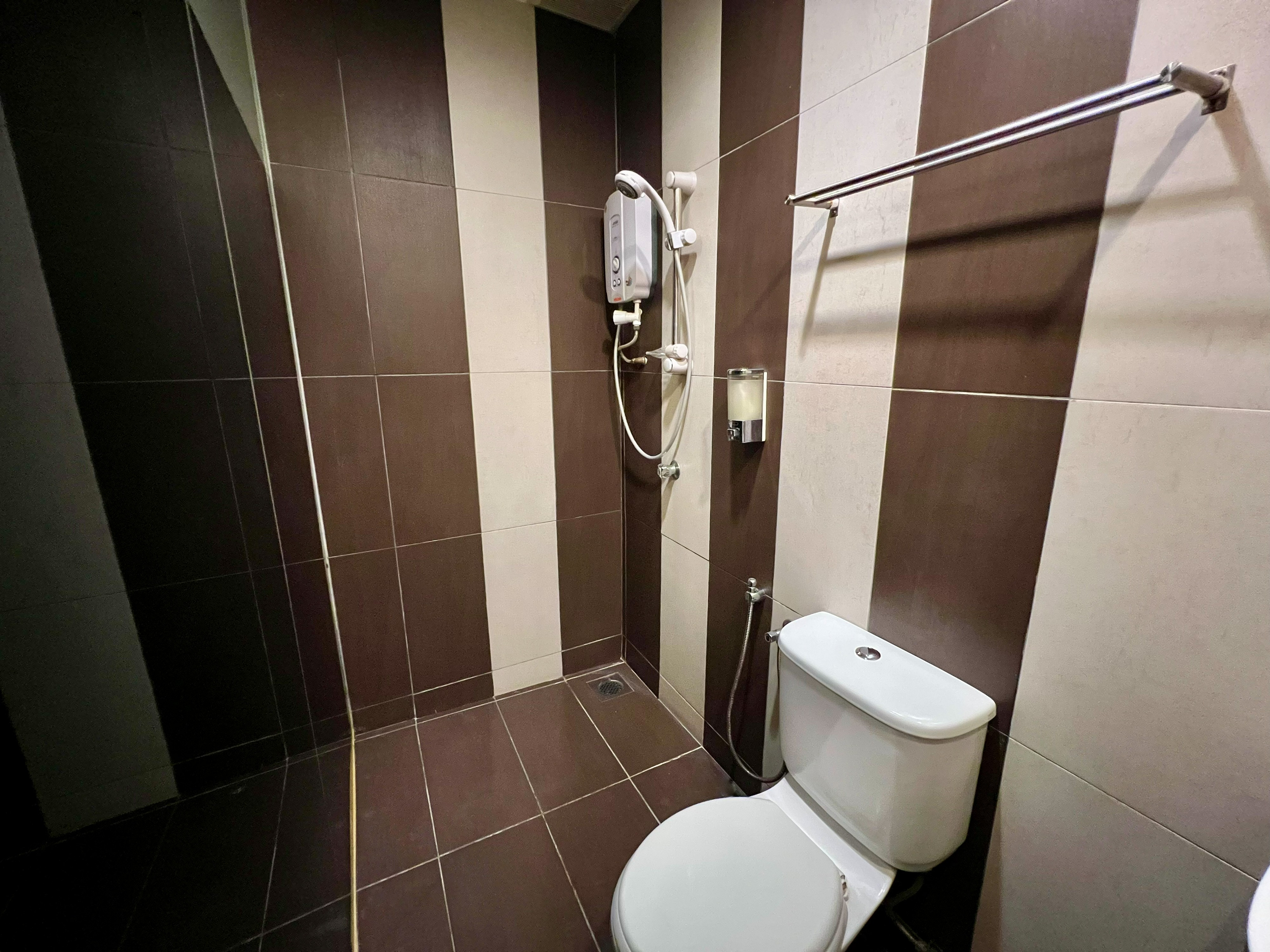 Bathroom 5, 1 Hotel Taman Connaught, Kuala Lumpur