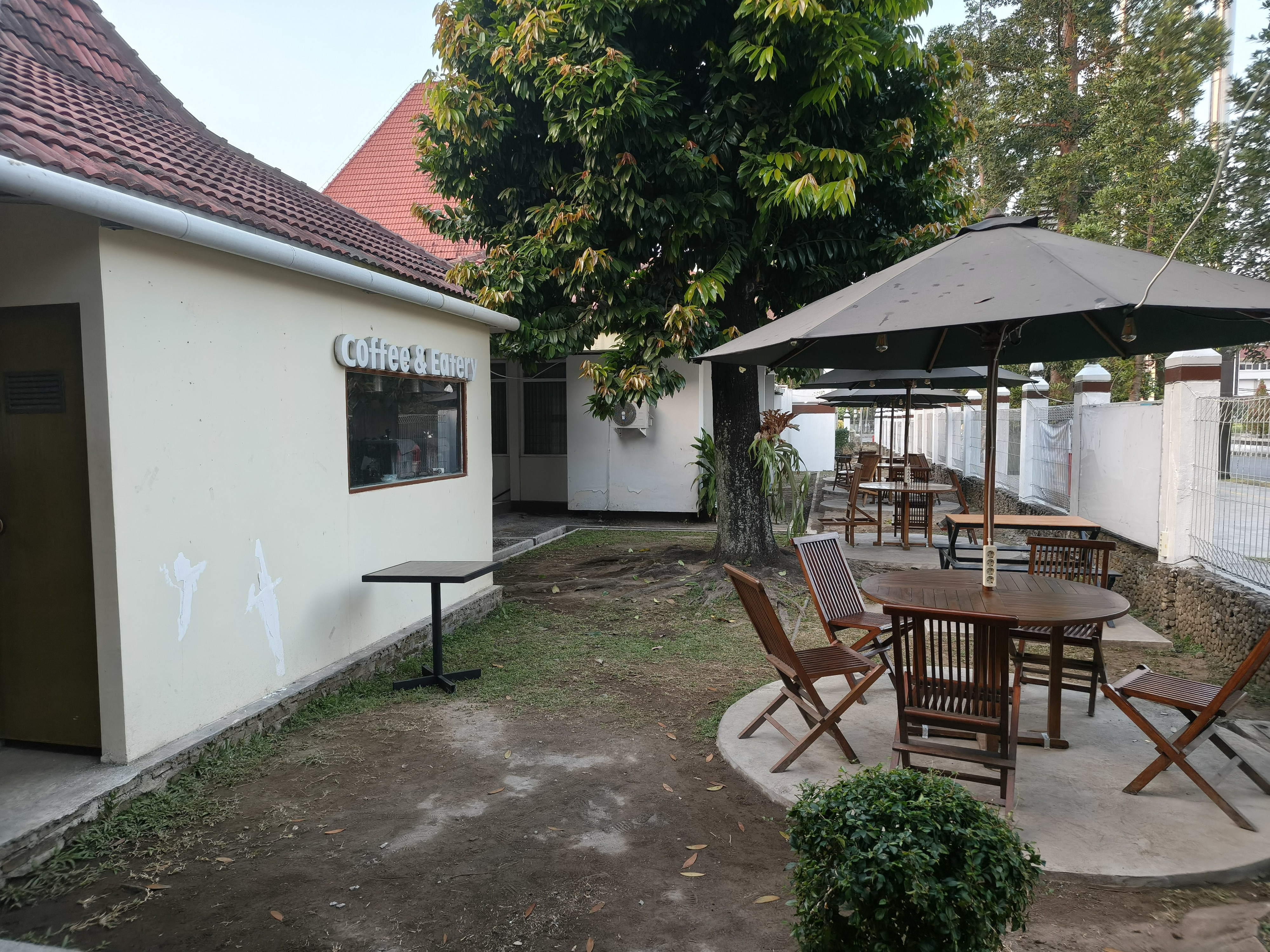 Exterior & Views 2, Wisma KAGAMA UGM, Sleman
