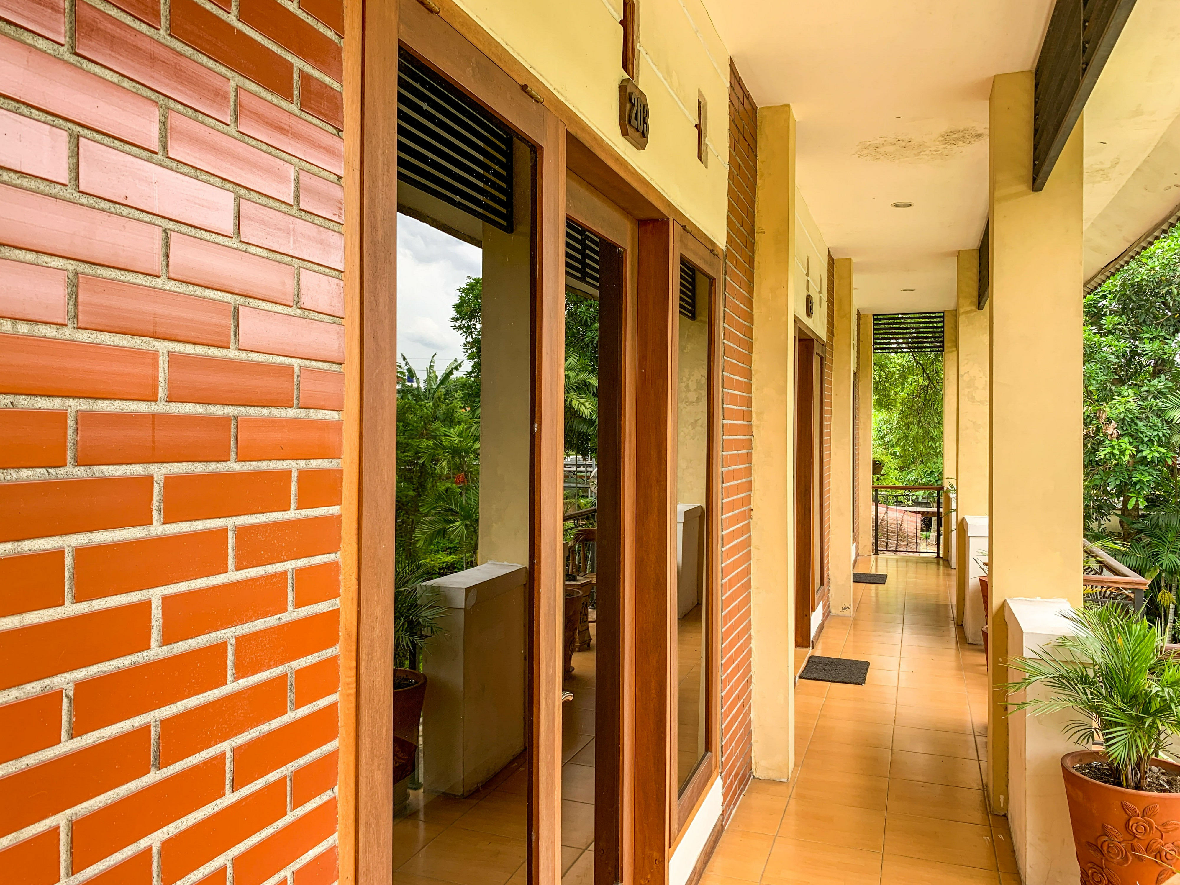 Others 5, Urbanview Sasono Putro Condongcatur by RedDoorz, Sleman