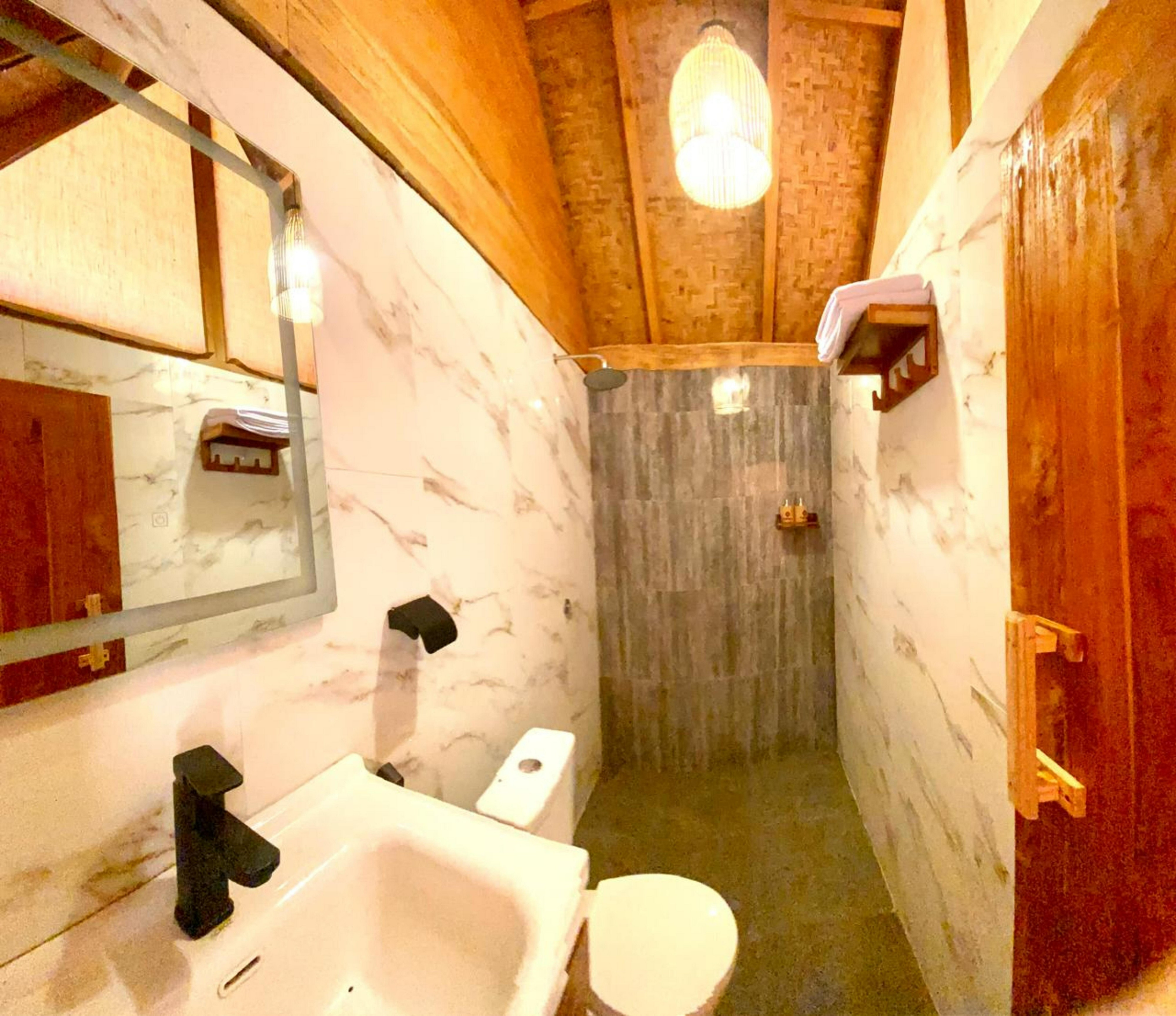 Bathroom, Aresona Cliff House, Bulukumba