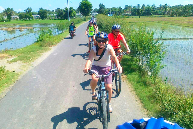 Lombok - Easy Cycling Tour (Gunung Sari - Lingsar)