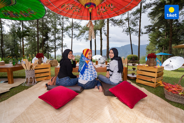 Sarapan dan Piknik di Bukit Dagi Borobudur