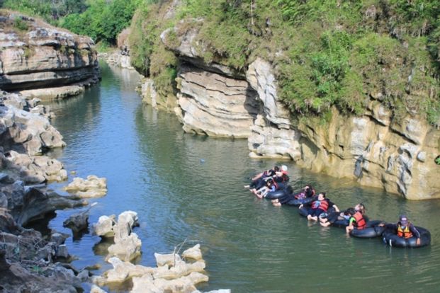 Paket Tur Rafting Sungai Oya - Air Terjun Sri getuk - Lintang Sewu by Arowisata