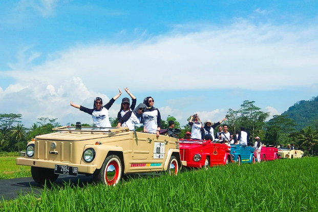 Paket Jelajah Desa Wisata Borobudur Menggunakan VW Safari by Sheyco Tour
