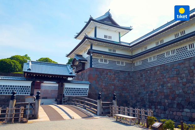 Kanazawa: Private Half-Day Highlights Tour with Local Guide szmcROix