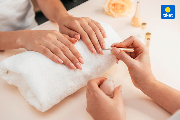 Nails, Eyelash, and Waxing Beauty Experience by Lek Massage OsAPZ5B1