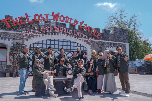 One Day Tour Candi Borobudur - Jeep Merapi - The Lost Castle / Ullen Sentalu Museum - Malioboro by Jogja Sentosa Tour
