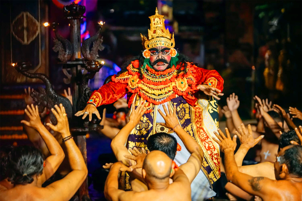 Ubud Kecak at Puri Sayan Ubud r11FvftO
