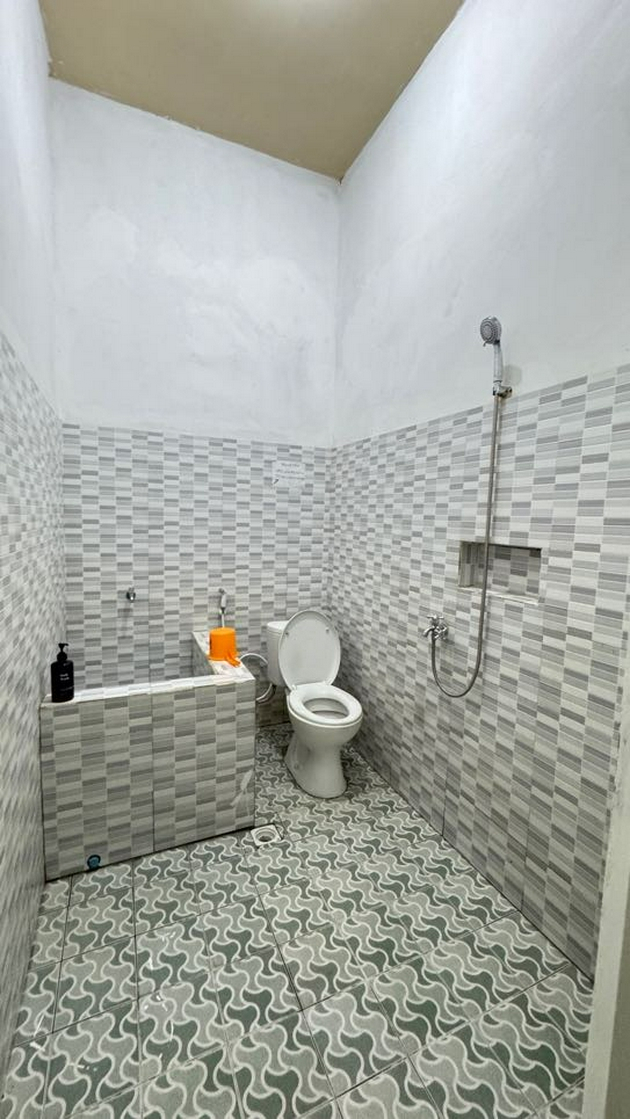 Bathroom 5, Homey Guesthouse Gubeng Syariah, Surabaya