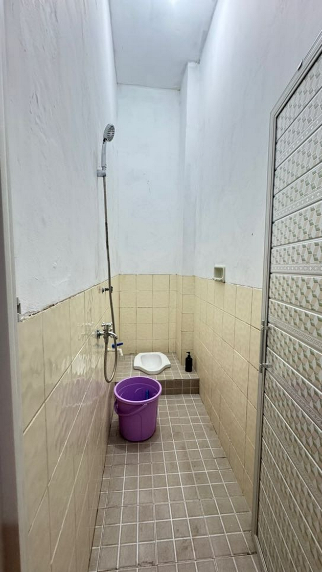 Bathroom 4, Homey Guesthouse Gubeng Syariah, Surabaya