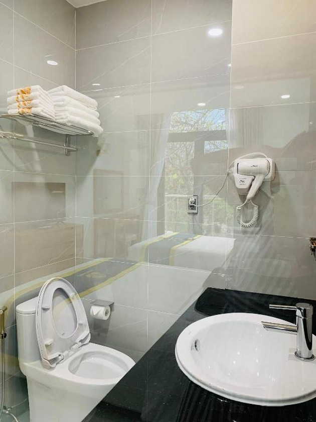 Bathroom 4, Golden Rose Hotel, Côn Đảo