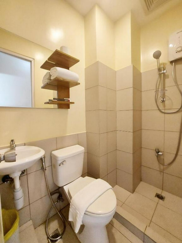 Bathroom 4, Airobedz Manila, Pasay City