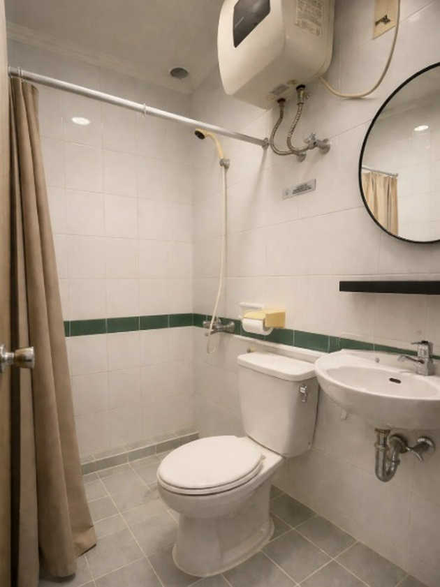 Bathroom 4, Hotel Winotosastro Garden, Yogyakarta