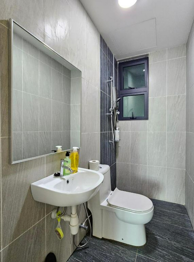 Bathroom 5, Legasi 10min Walk to KLCC & Saloma Bridge, Next to LRT Station, Kuala Lumpur
