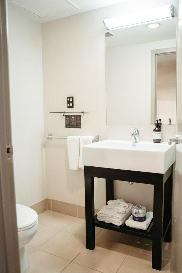 Bathroom 5, Auckland City Hotel, Waitakere