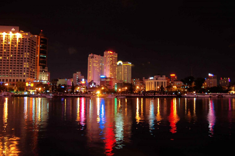 Saigon River Sunset Cruise with Food Tour