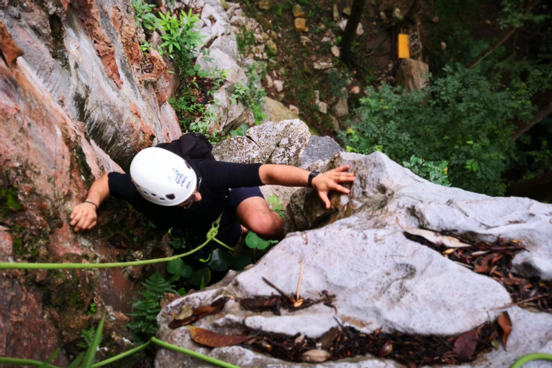 Hidden Pinnacles of Takun Rock Climbing Experience & Batu Cave Visit in Kuala Lumpur