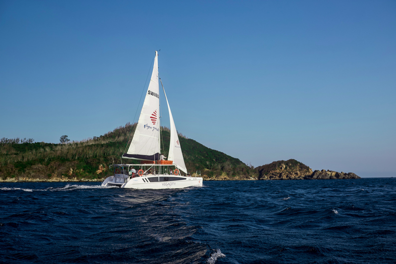 Half-day Luxury Yacht Tour in Nha Trang with BBQ Party and Unlimited Drinks