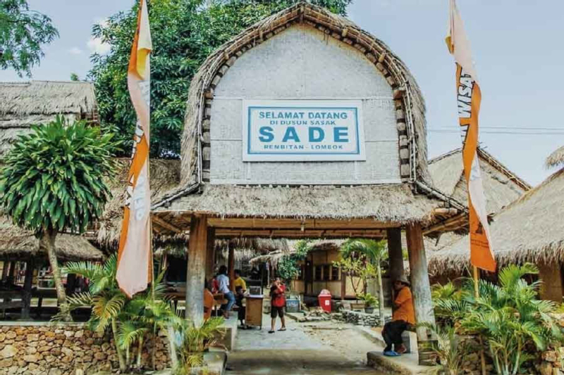 Private Sasak Village, Kuta Beach, and Monkey Forest Day Tour in Lombok